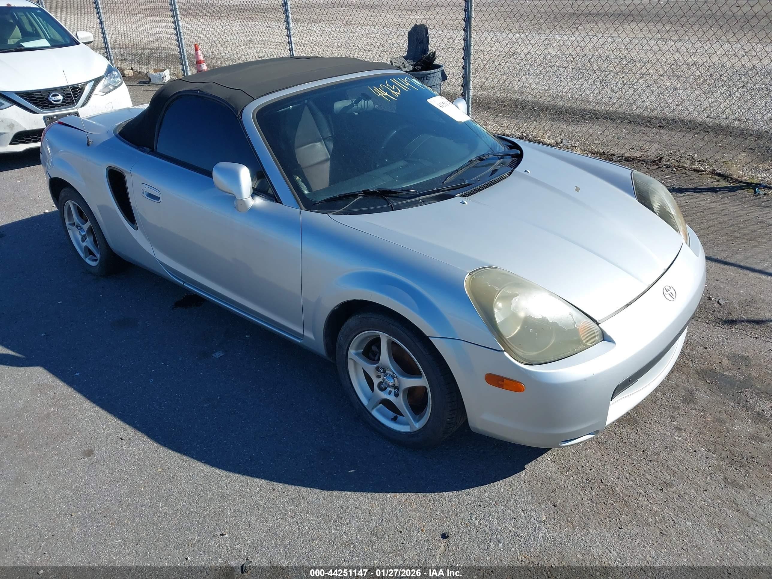 2000 Toyota Mr2 Spyder   Silver vin: JTDFR3201Y0020929