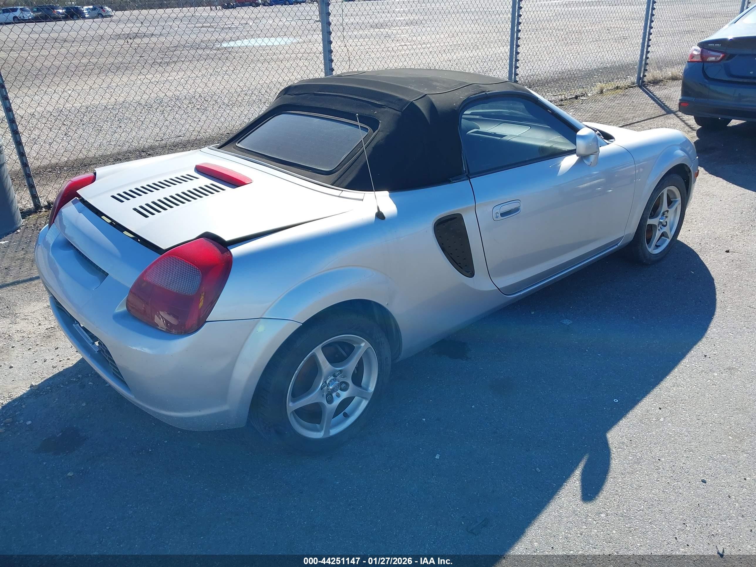 2000 Toyota Mr2 Spyder   Silver vin: JTDFR3201Y0020929