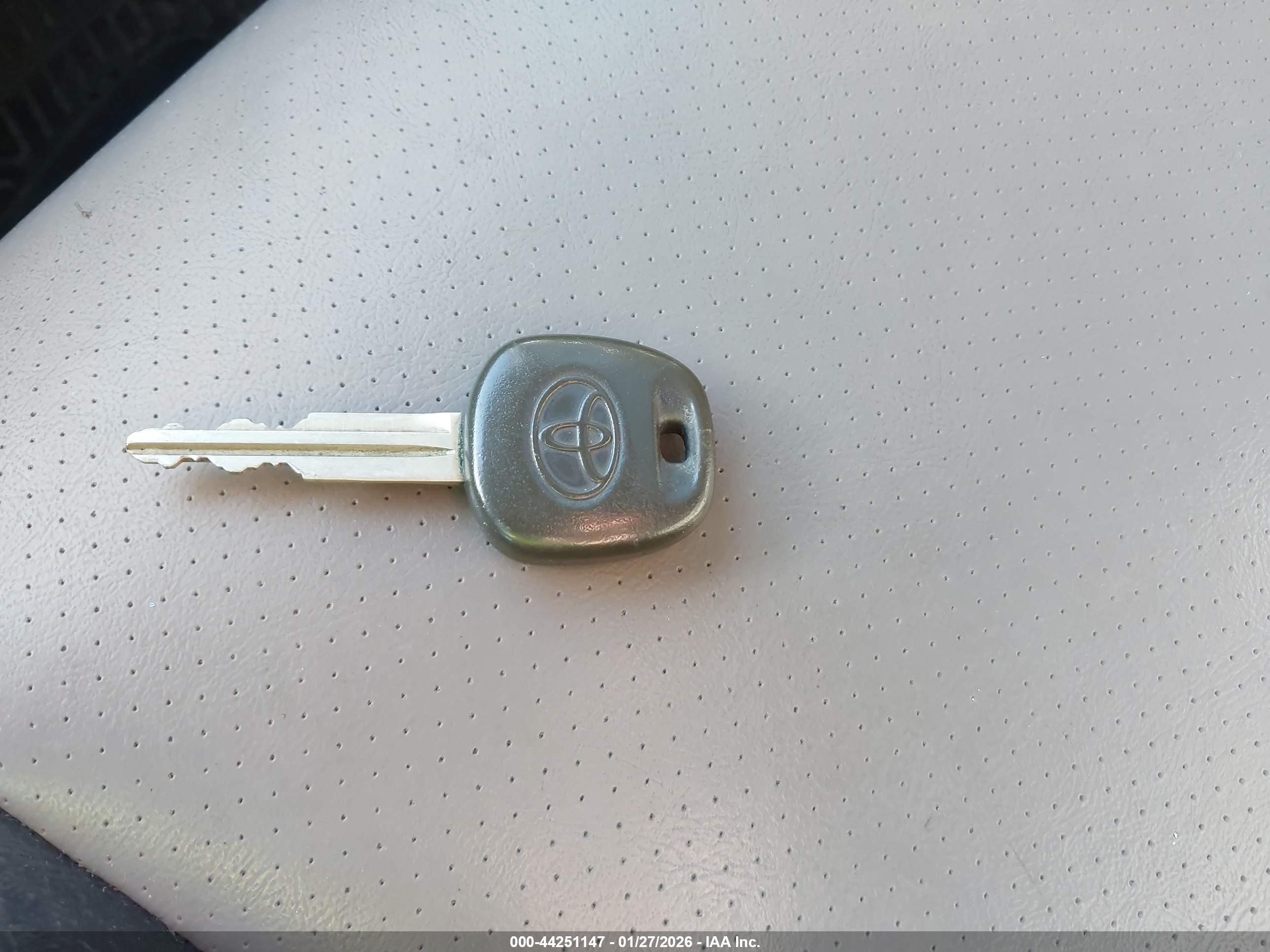 2000 Toyota Mr2 Spyder   Silver vin: JTDFR3201Y0020929