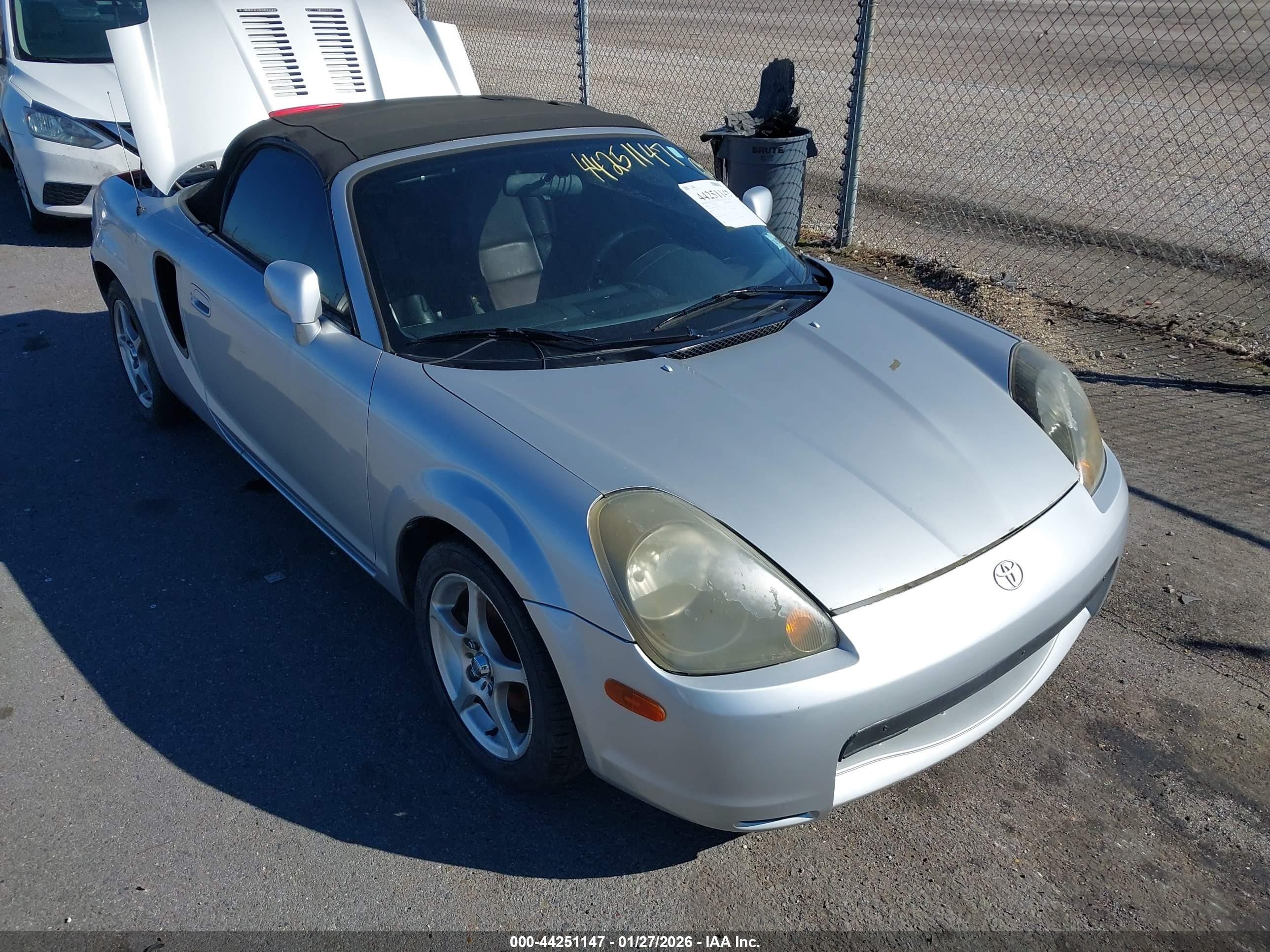 2000 Toyota Mr2 Spyder   Silver vin: JTDFR3201Y0020929