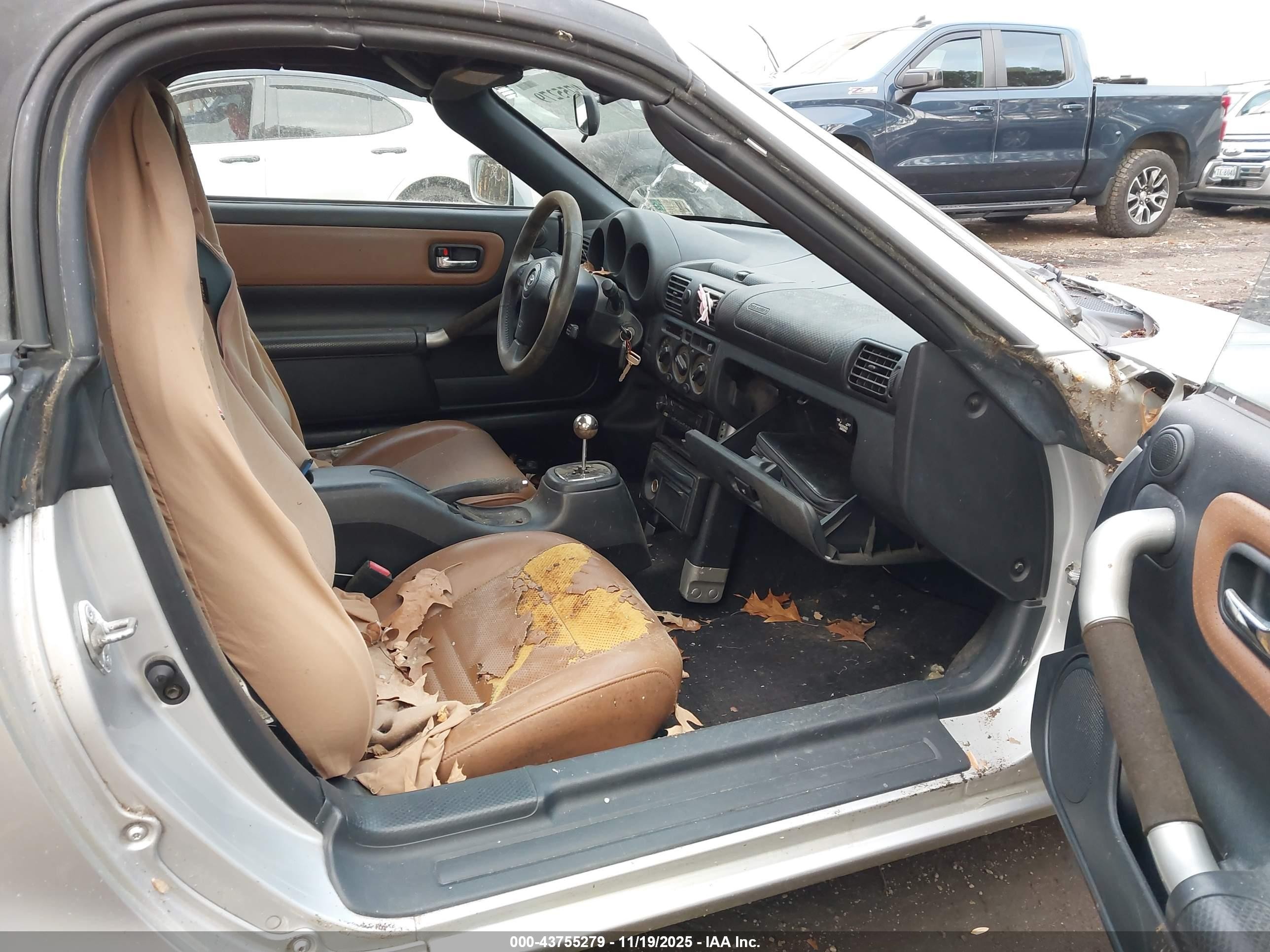 2002 Toyota Mr2 Spyder   Silver vin: JTDFR320220050805
