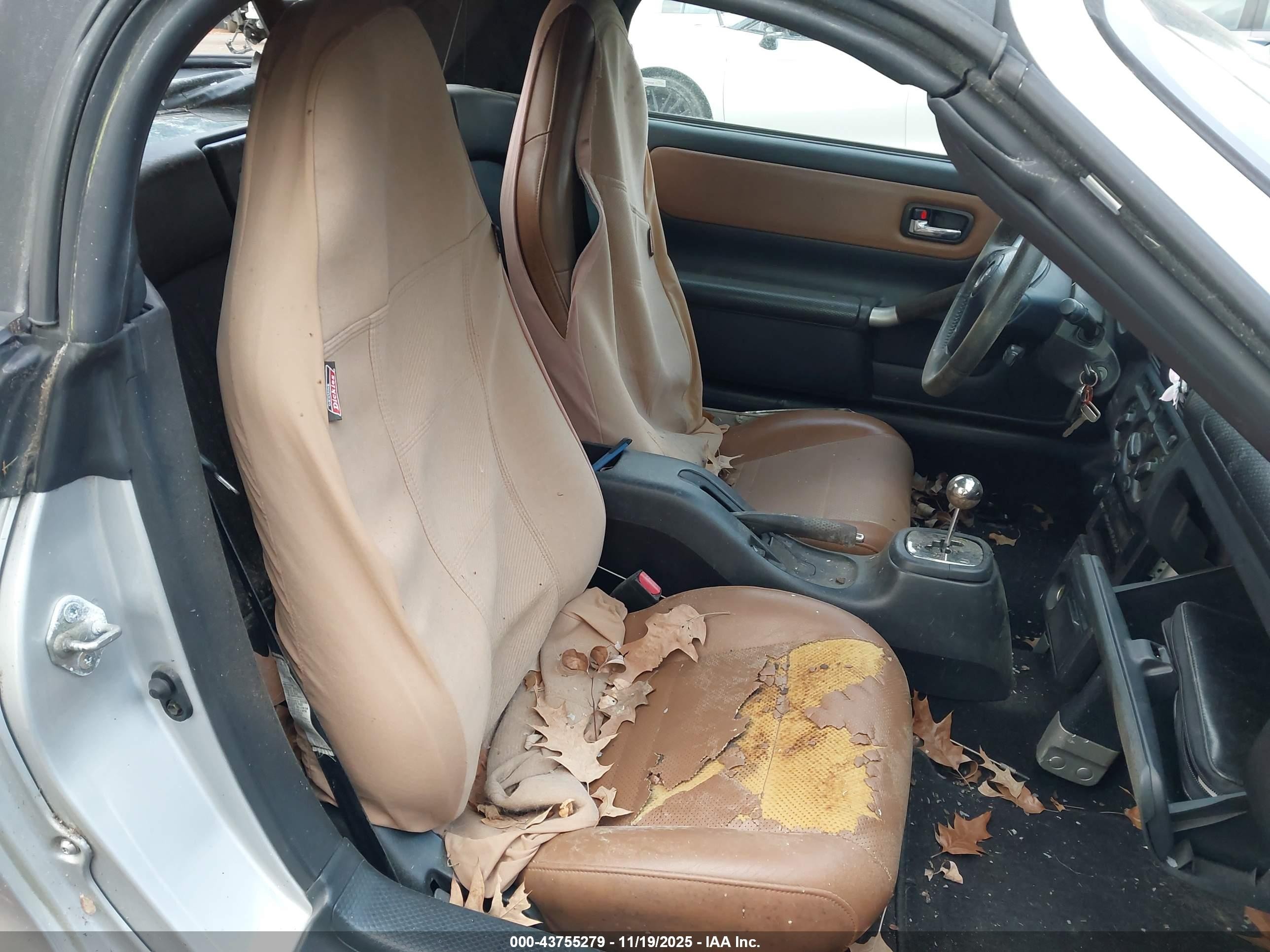 2002 Toyota Mr2 Spyder   Silver vin: JTDFR320220050805