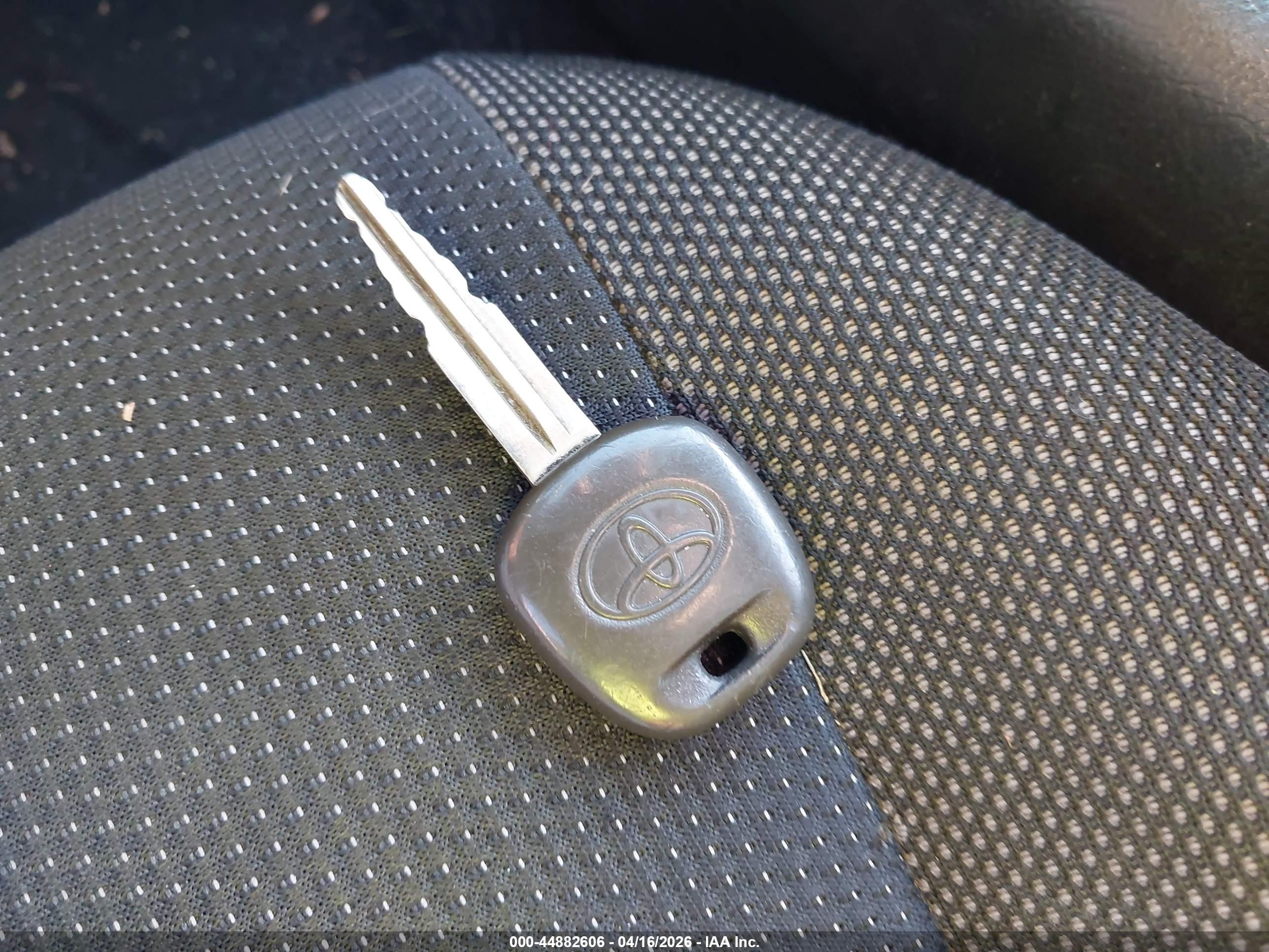 2001 Toyota Mr2 Spyder   Silver vin: JTDFR320310039701