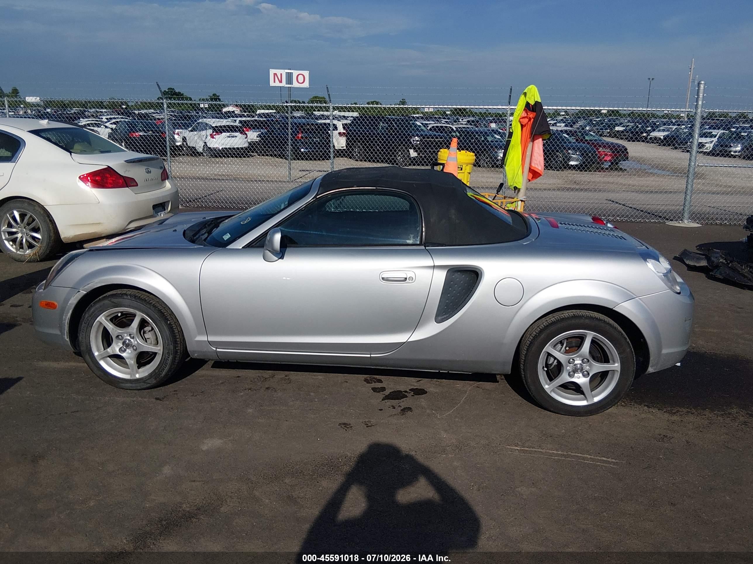2001 Toyota Mr2 Spyder   Silver vin: JTDFR320410034880