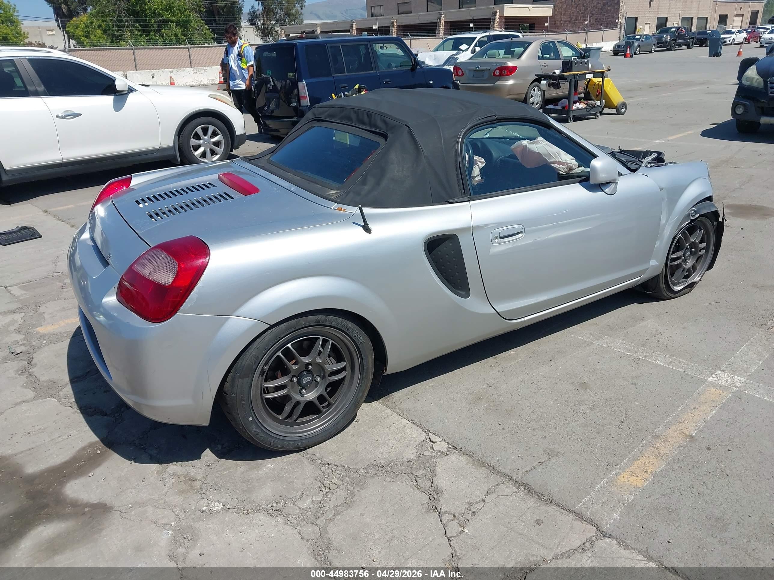 2002 Toyota Mr2 Spyder   Серебряный vin: JTDFR320420051695