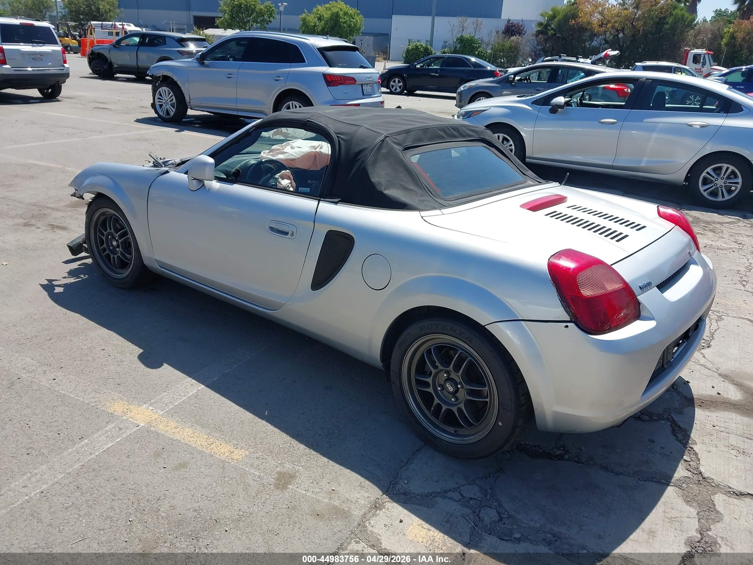 2002 Toyota Mr2 Spyder   Серебряный vin: JTDFR320420051695