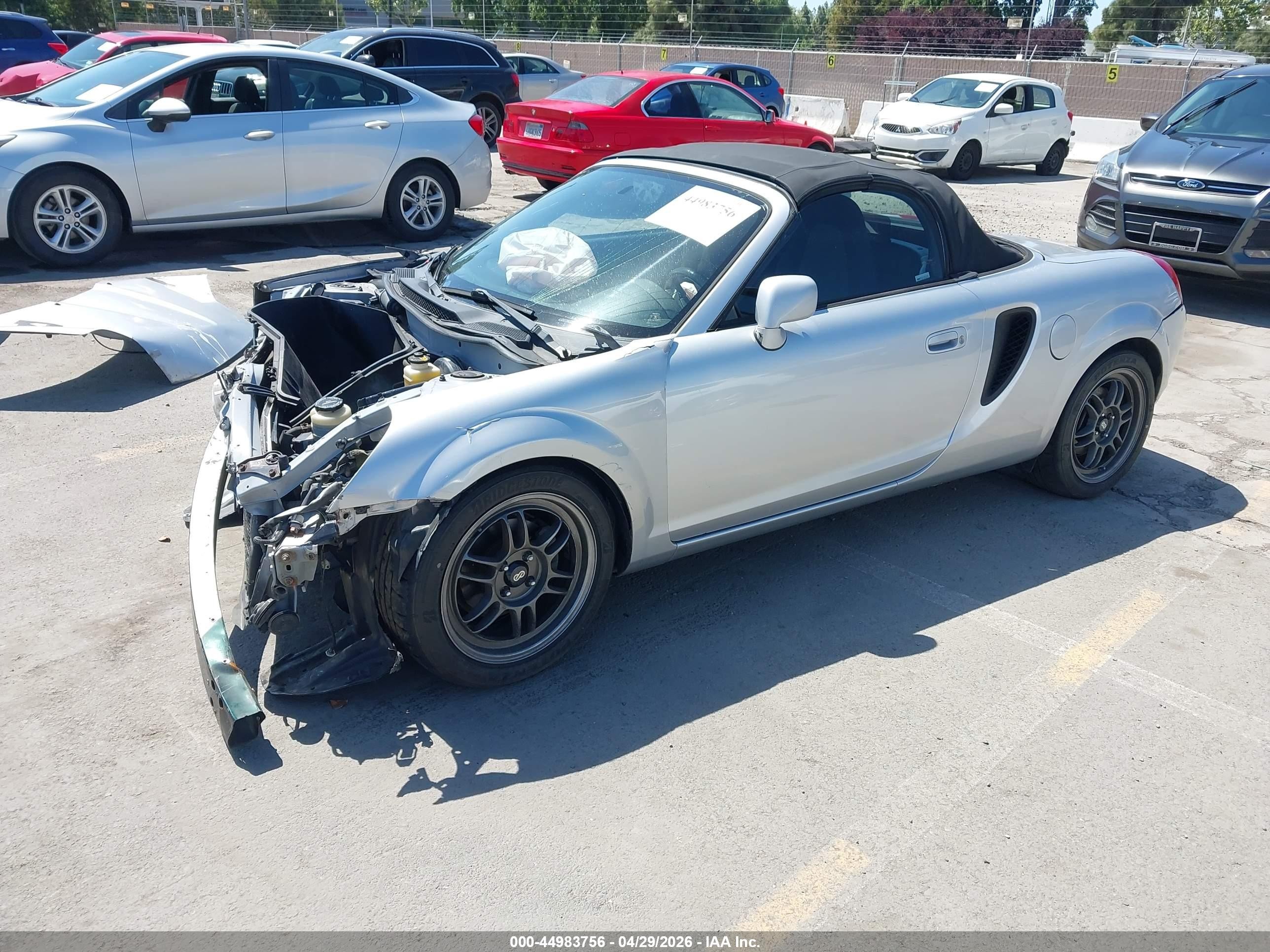 2002 Toyota Mr2 Spyder   Серебряный vin: JTDFR320420051695