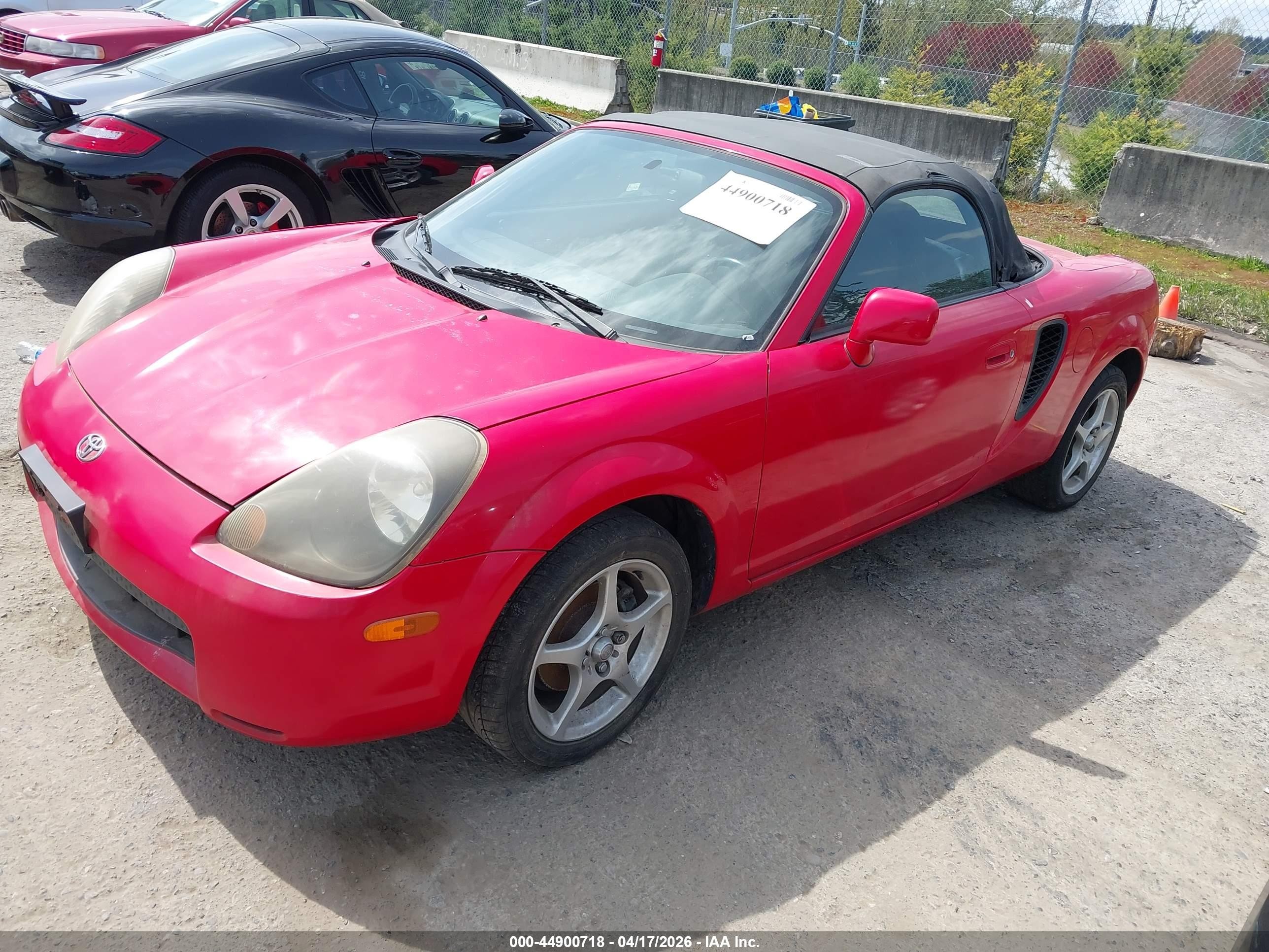 2000 Toyota Mr2 Spyder   Red vin: JTDFR3206Y0016696