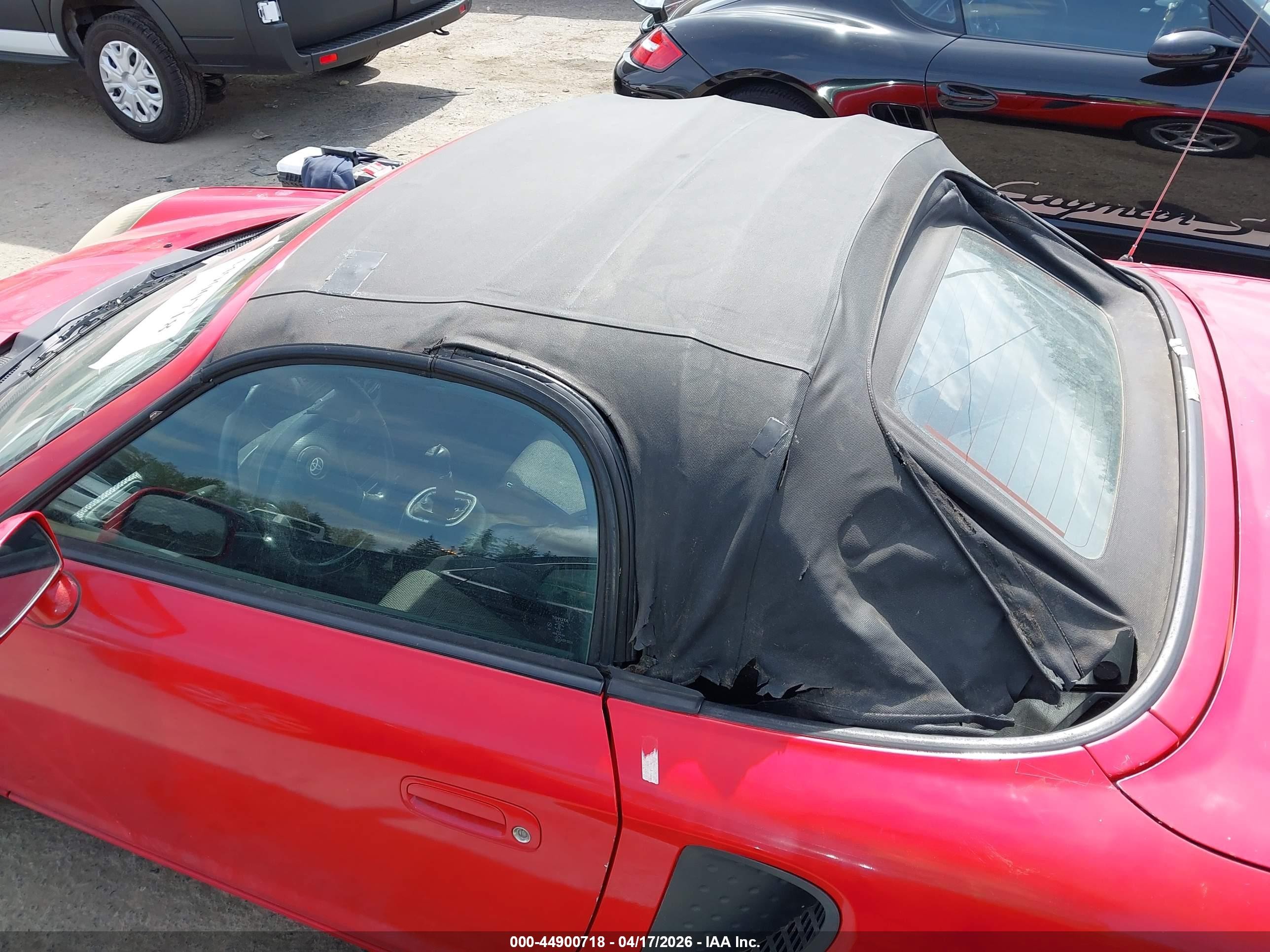 2000 Toyota Mr2 Spyder   Red vin: JTDFR3206Y0016696