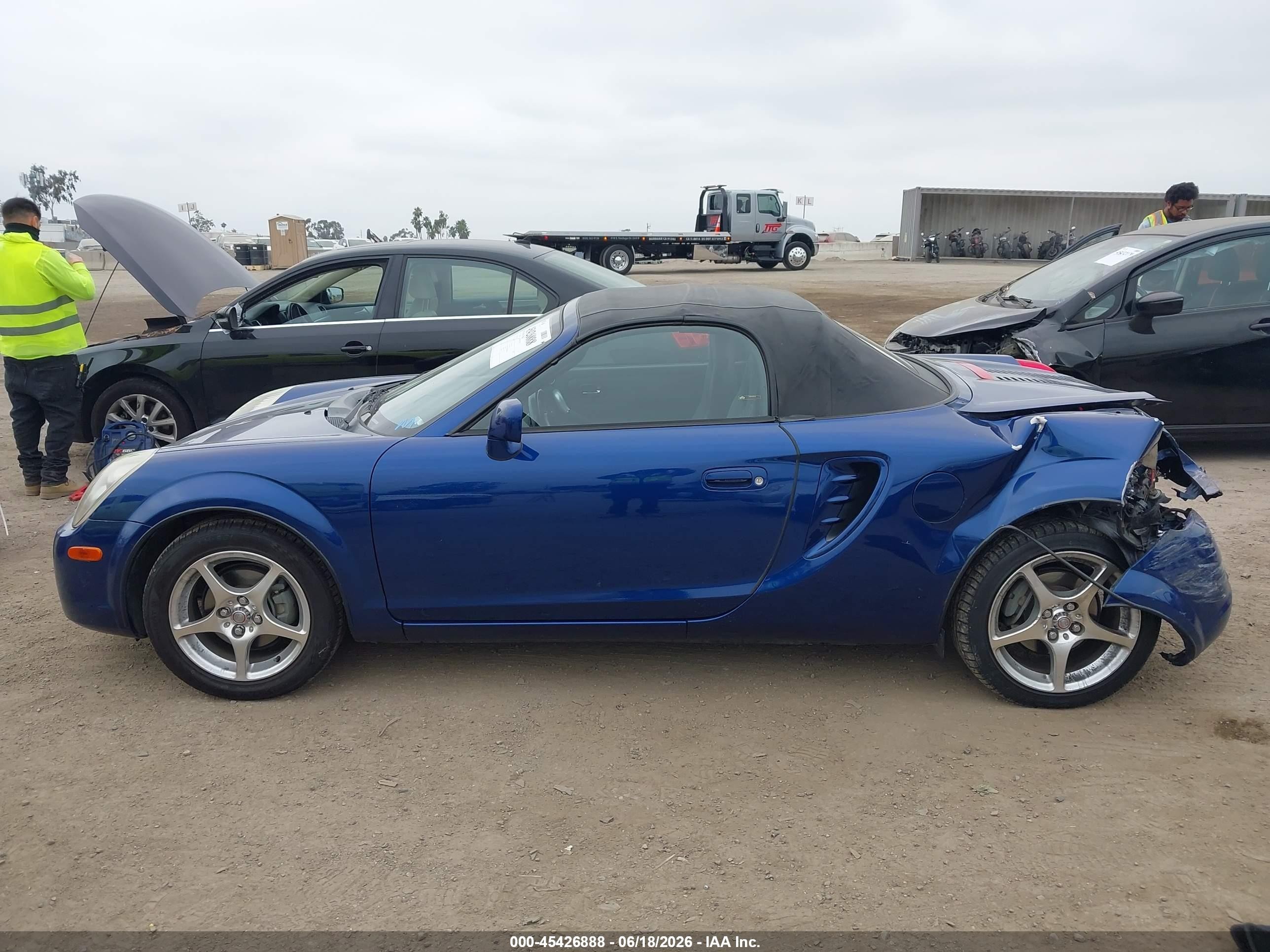 2004 Toyota Mr2 Spyder   Blue vin: JTDFR320840069457