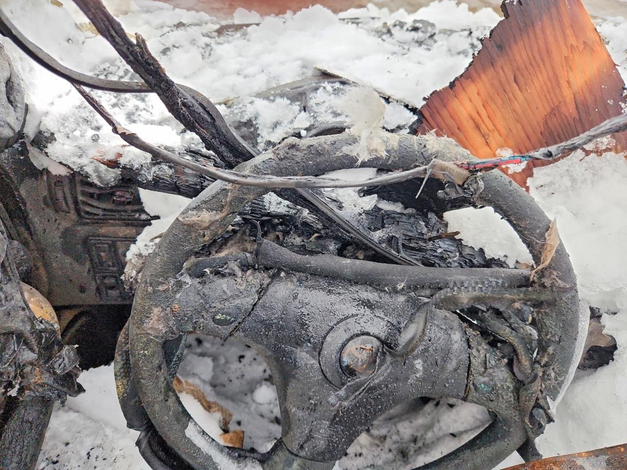 2004 Toyota Mr2 Spyder Burn vin: JTDFR320X40067001