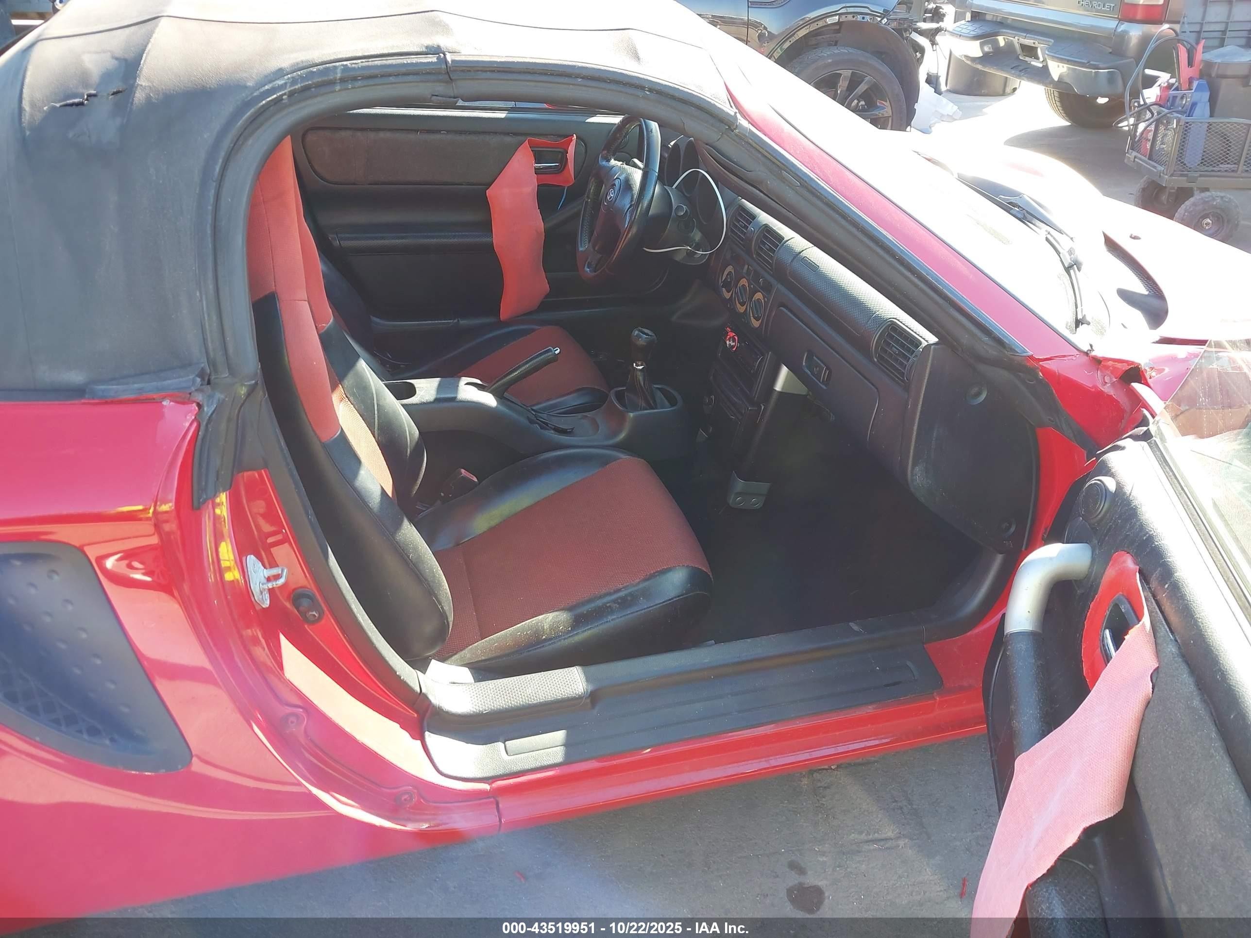 2000 Toyota Mr2 Spyder   Red vin: JTDFR320XY0017608