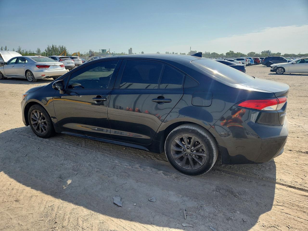 2022 Toyota Corolla Le Black vin: JTDHPMAEXNJ200367