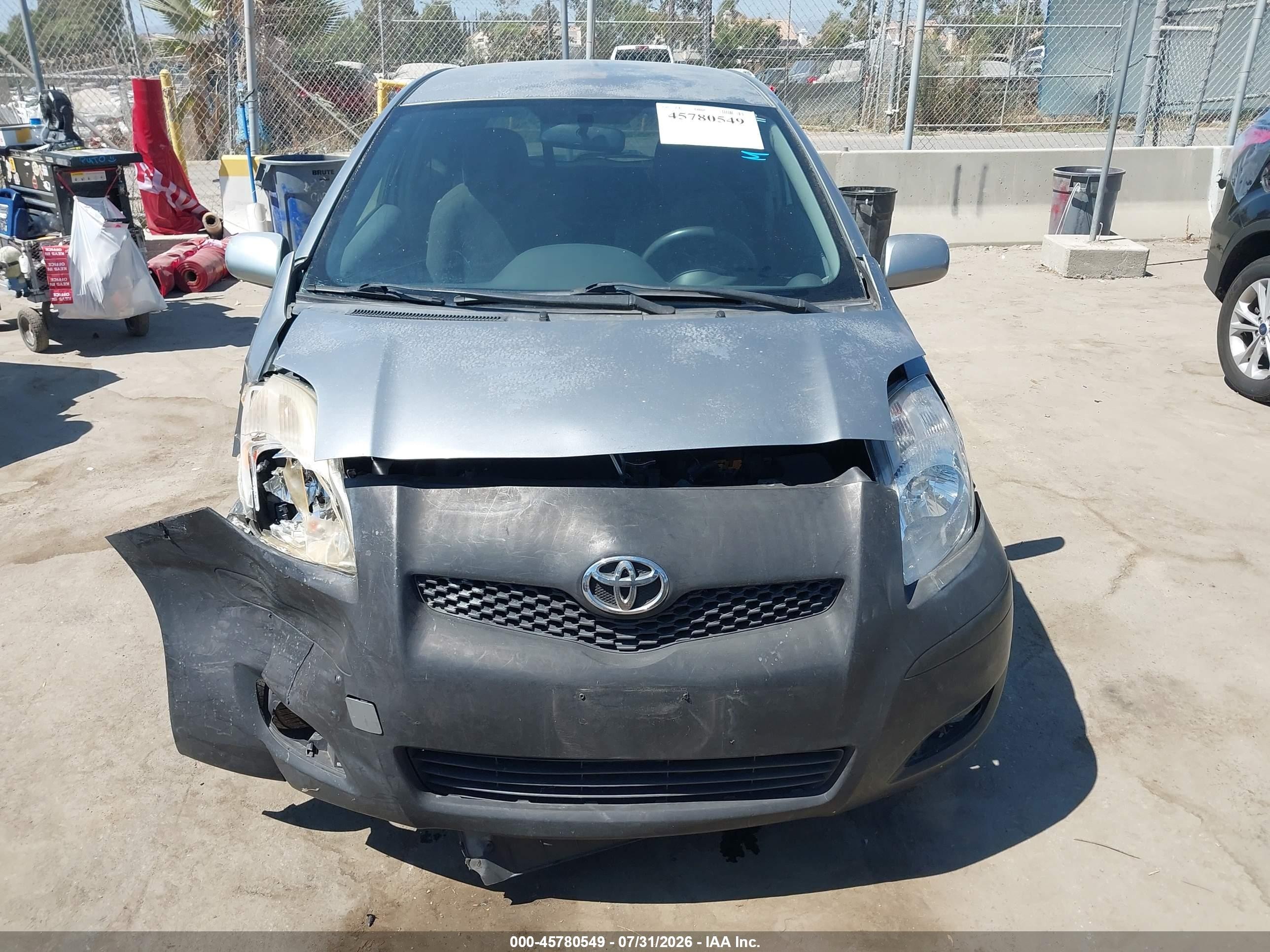 2010 Toyota Yaris   Silver vin: JTDJT4K31A5317137