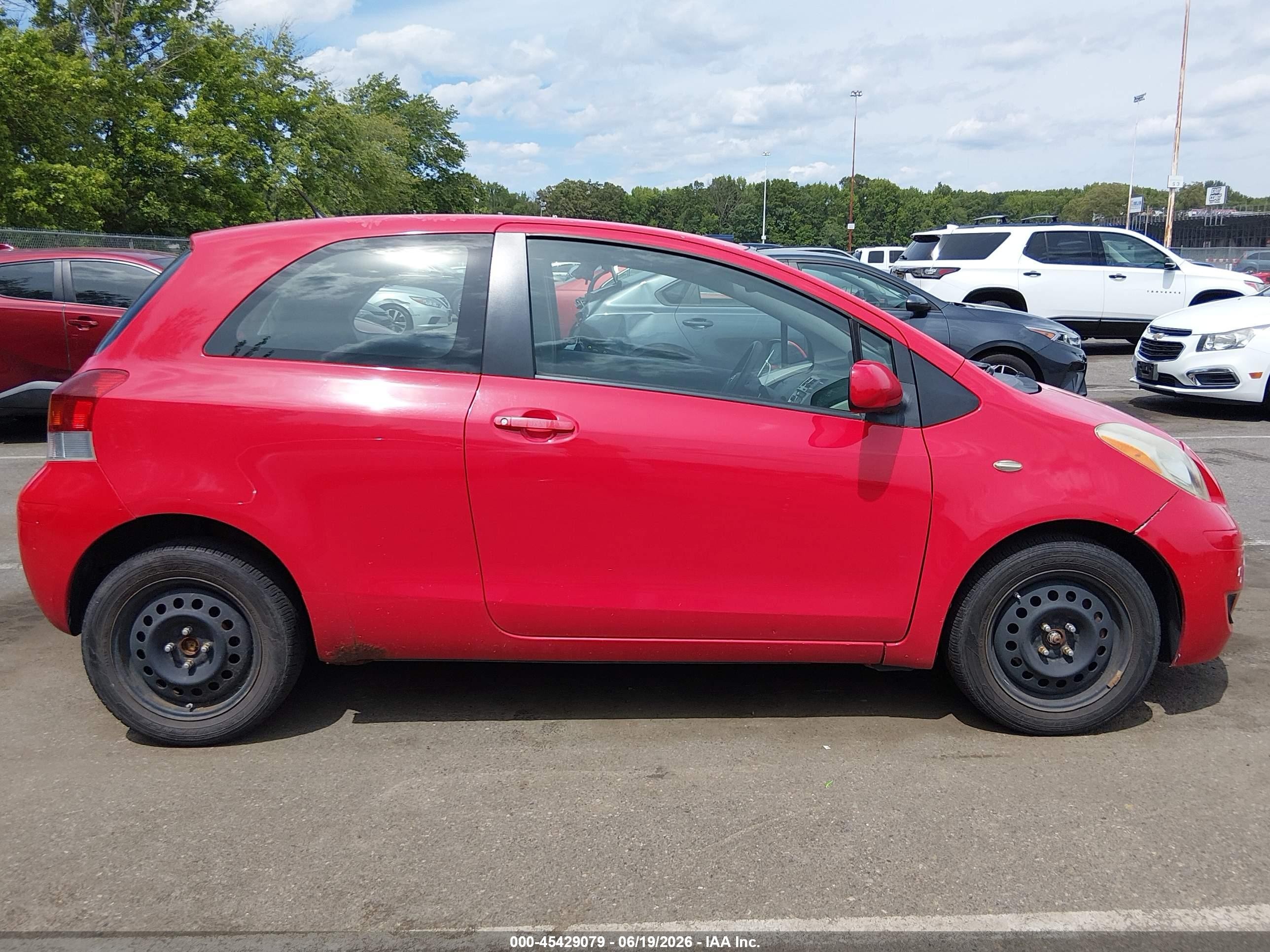 2010 Toyota Yaris   Red vin: JTDJT4K31A5319342