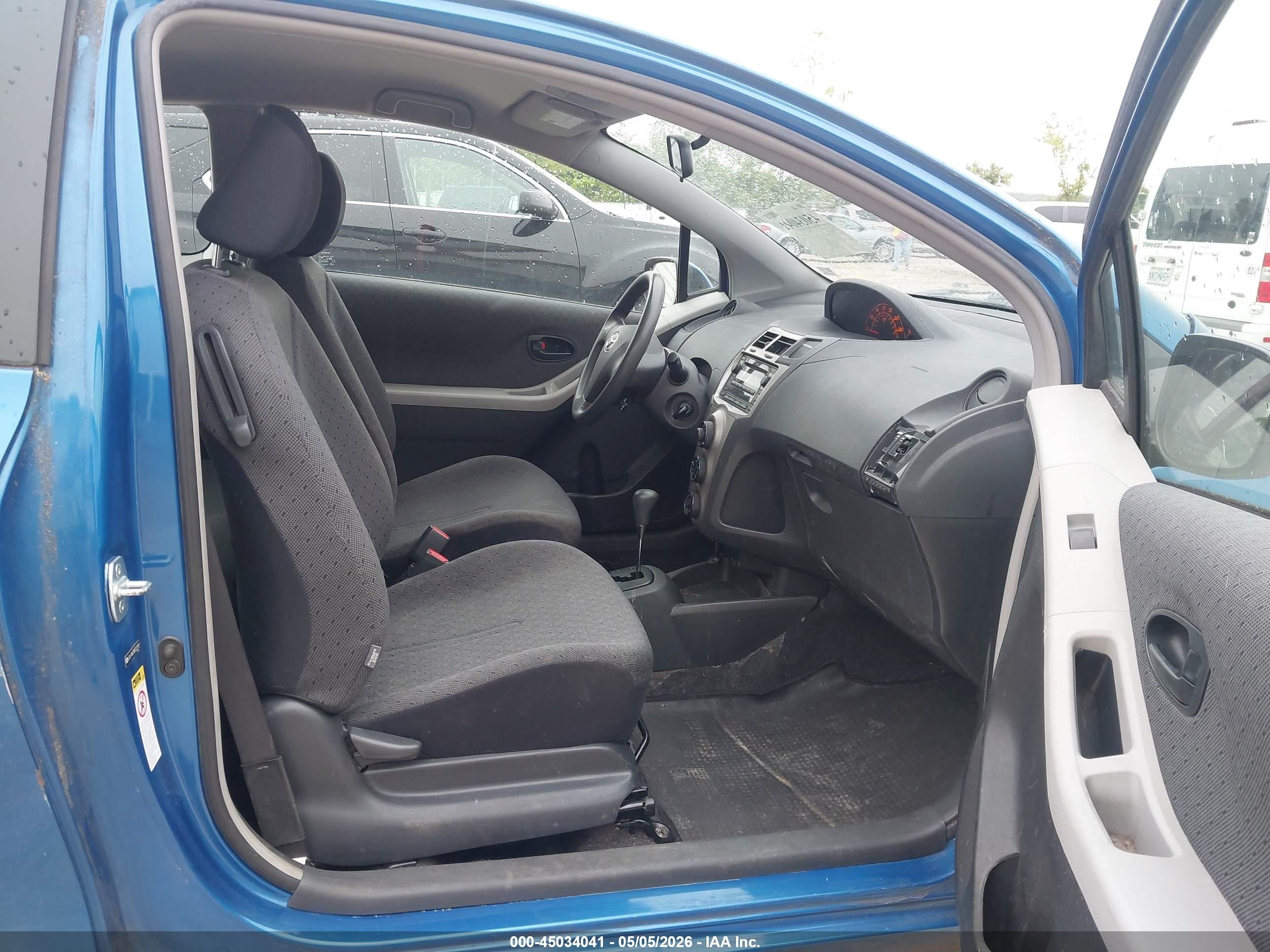 2011 Toyota Yaris   Blue vin: JTDJT4K31B5327720
