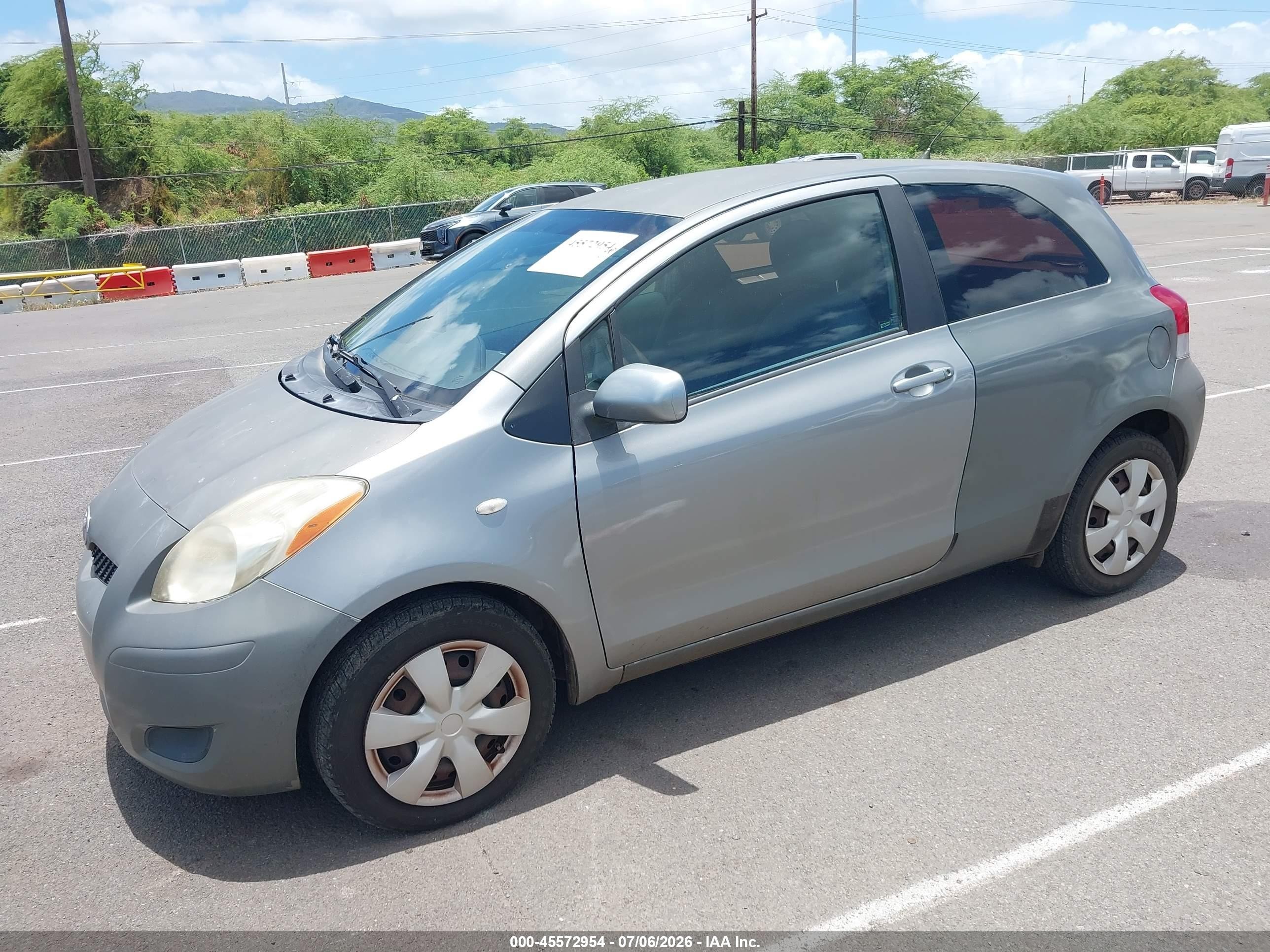 2011 Toyota Yaris   Gray vin: JTDJT4K31B5331069