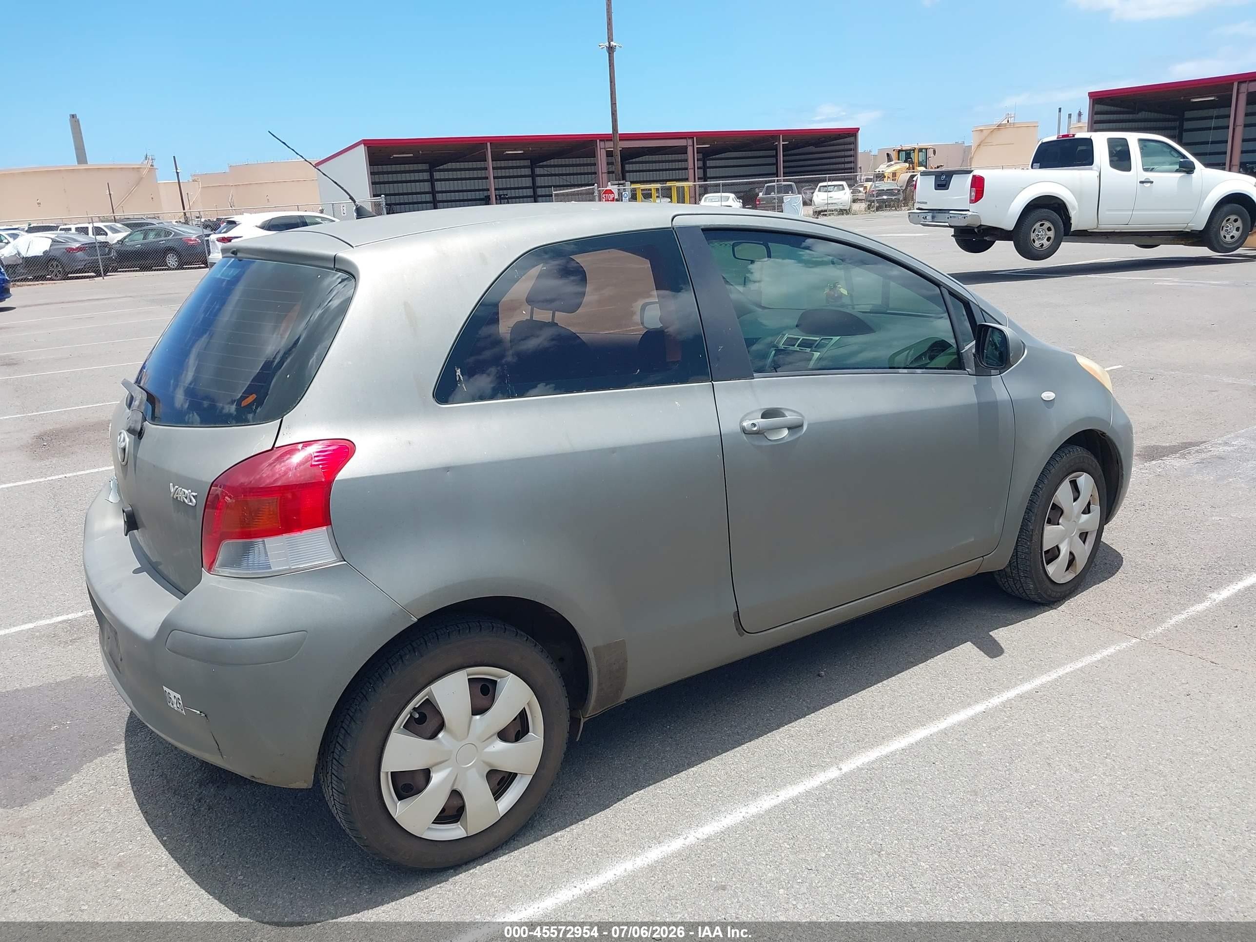 2011 Toyota Yaris   Gray vin: JTDJT4K31B5331069