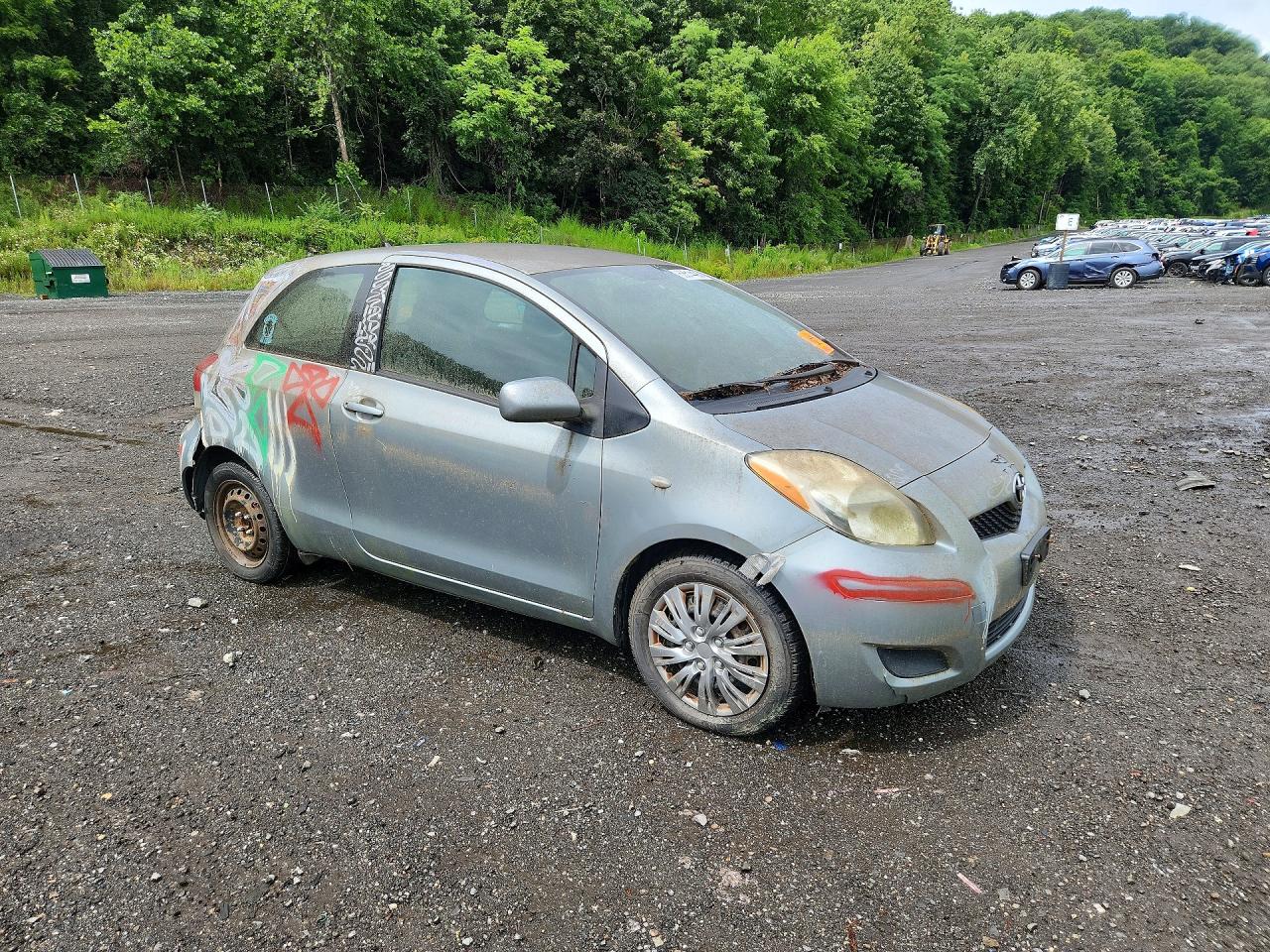 2010 Toyota Yaris Base Silver vin: JTDJT4K32A5299778