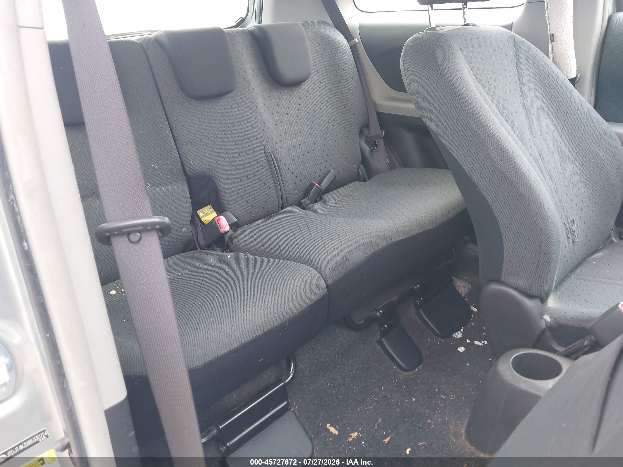 2011 Toyota Yaris   Серебряный vin: JTDJT4K32B5330724