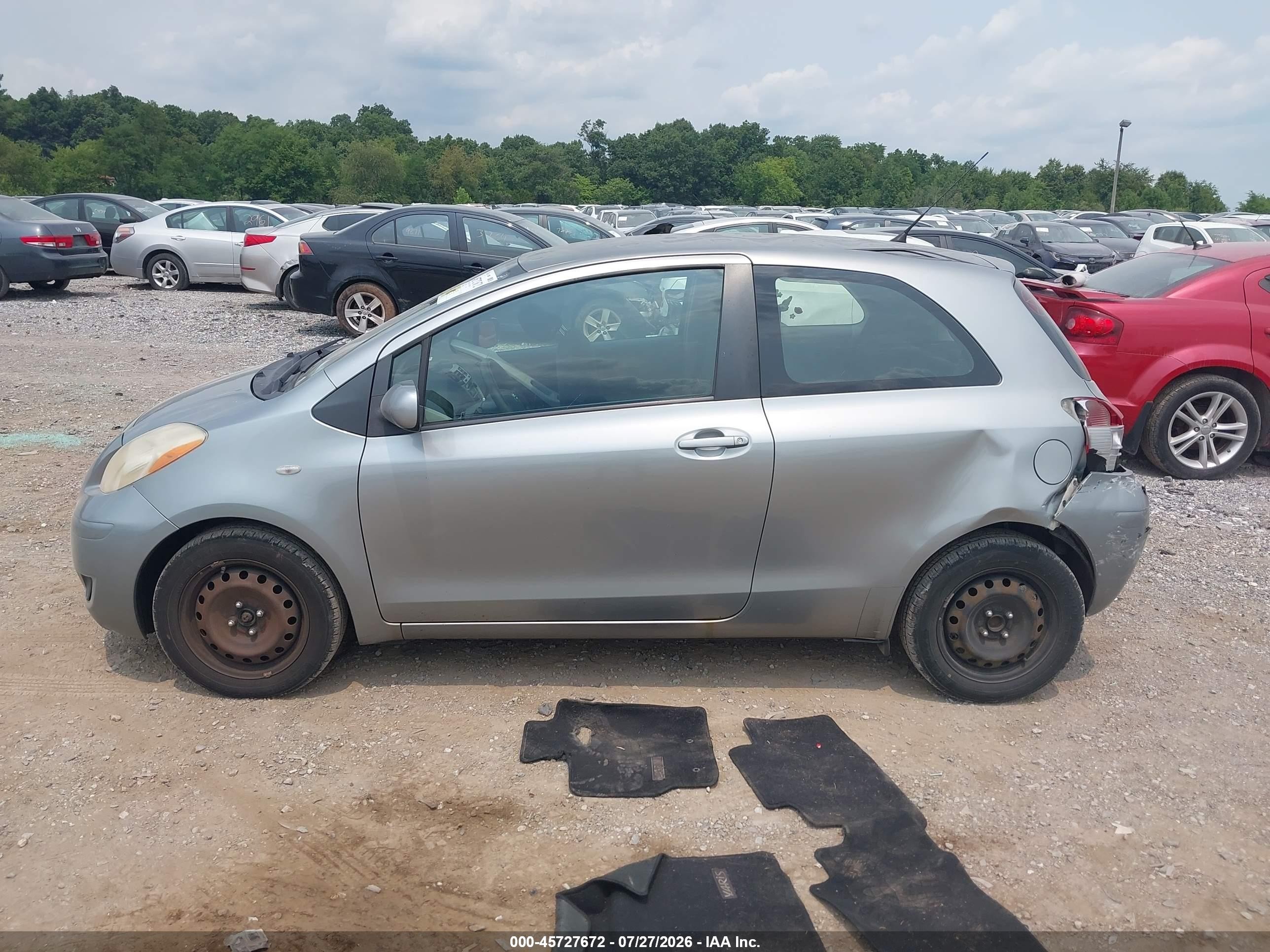 2011 Toyota Yaris   Серебряный vin: JTDJT4K32B5330724