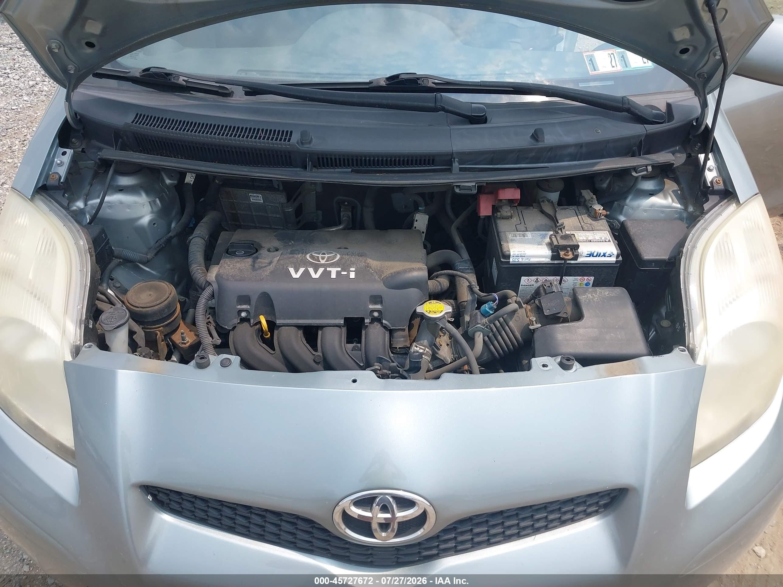 2011 Toyota Yaris   Серебряный vin: JTDJT4K32B5330724