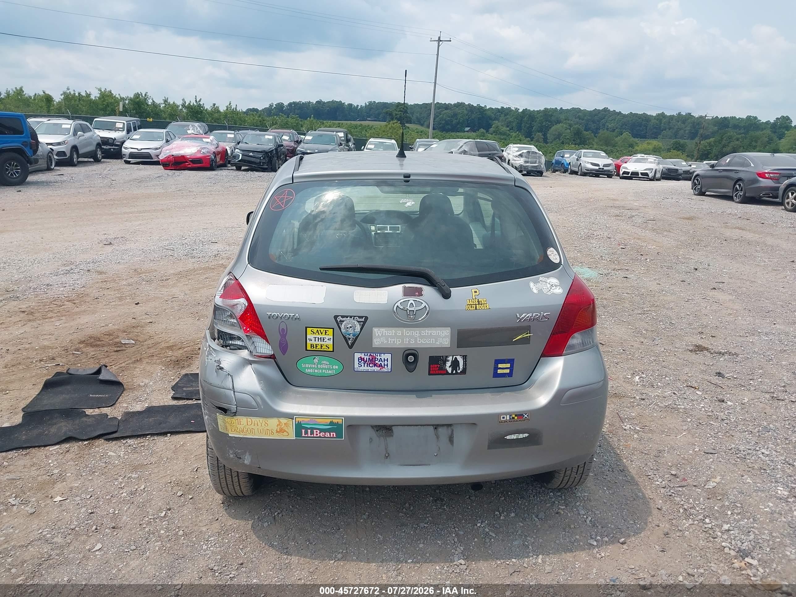 2011 Toyota Yaris   Серебряный vin: JTDJT4K32B5330724