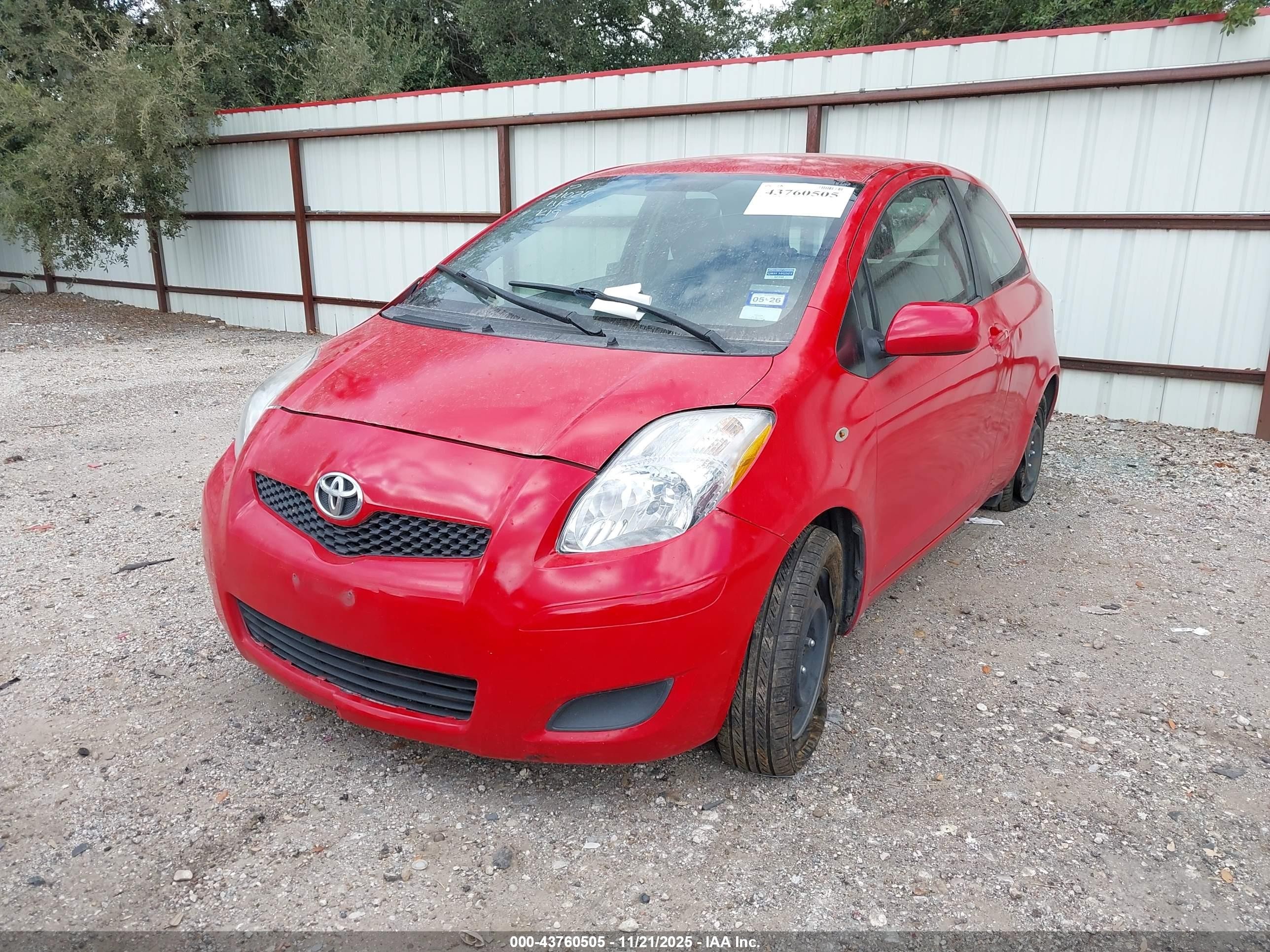 2011 Toyota Yaris   Red vin: JTDJT4K32B5335969