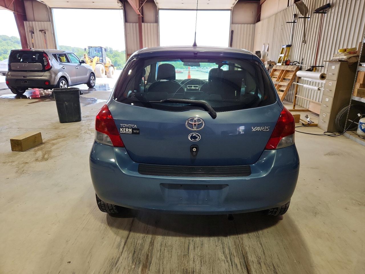 2011 Toyota Yaris Base Blue vin: JTDJT4K32B5336281