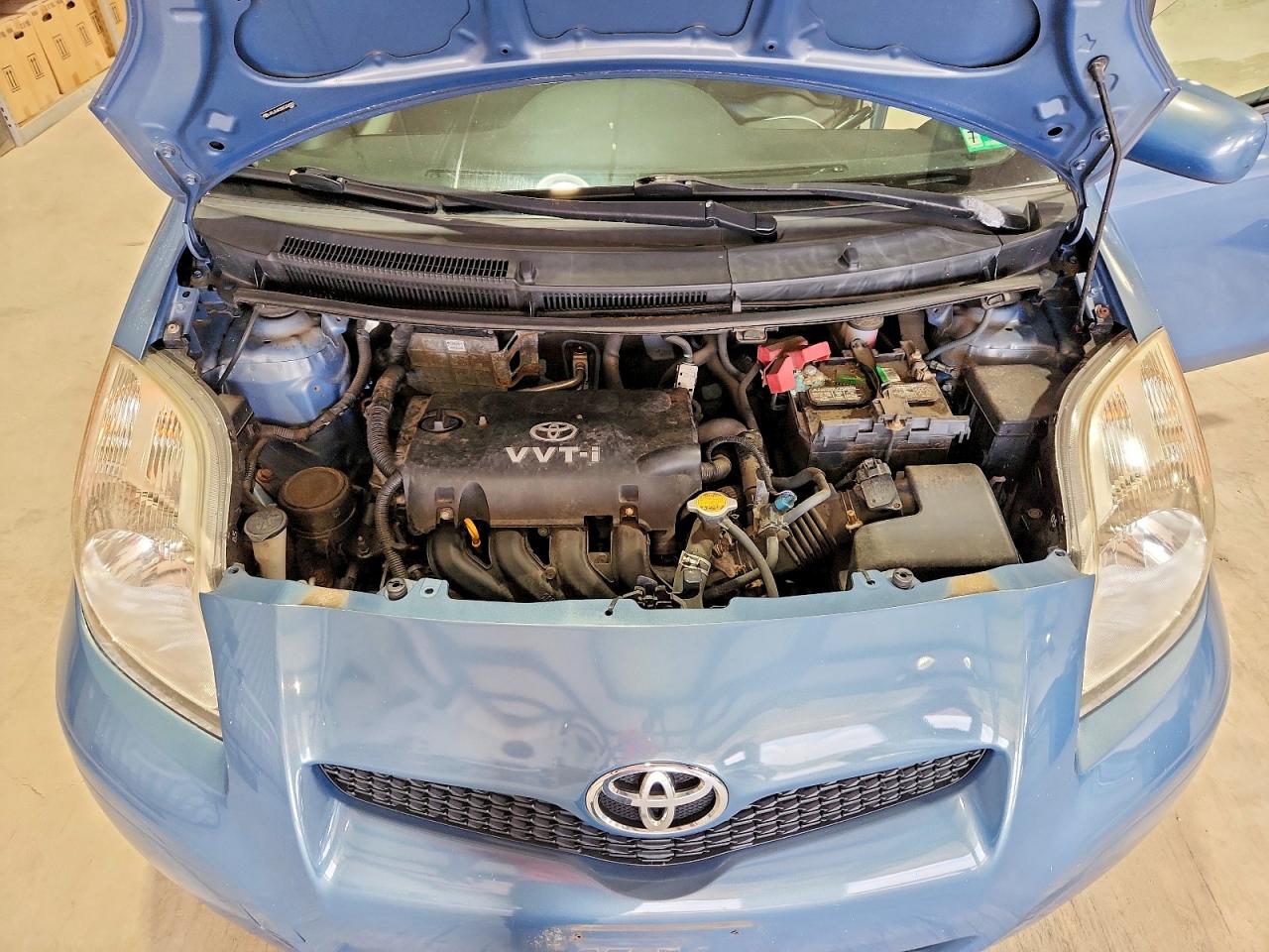 2011 Toyota Yaris Base Blue vin: JTDJT4K32B5336281
