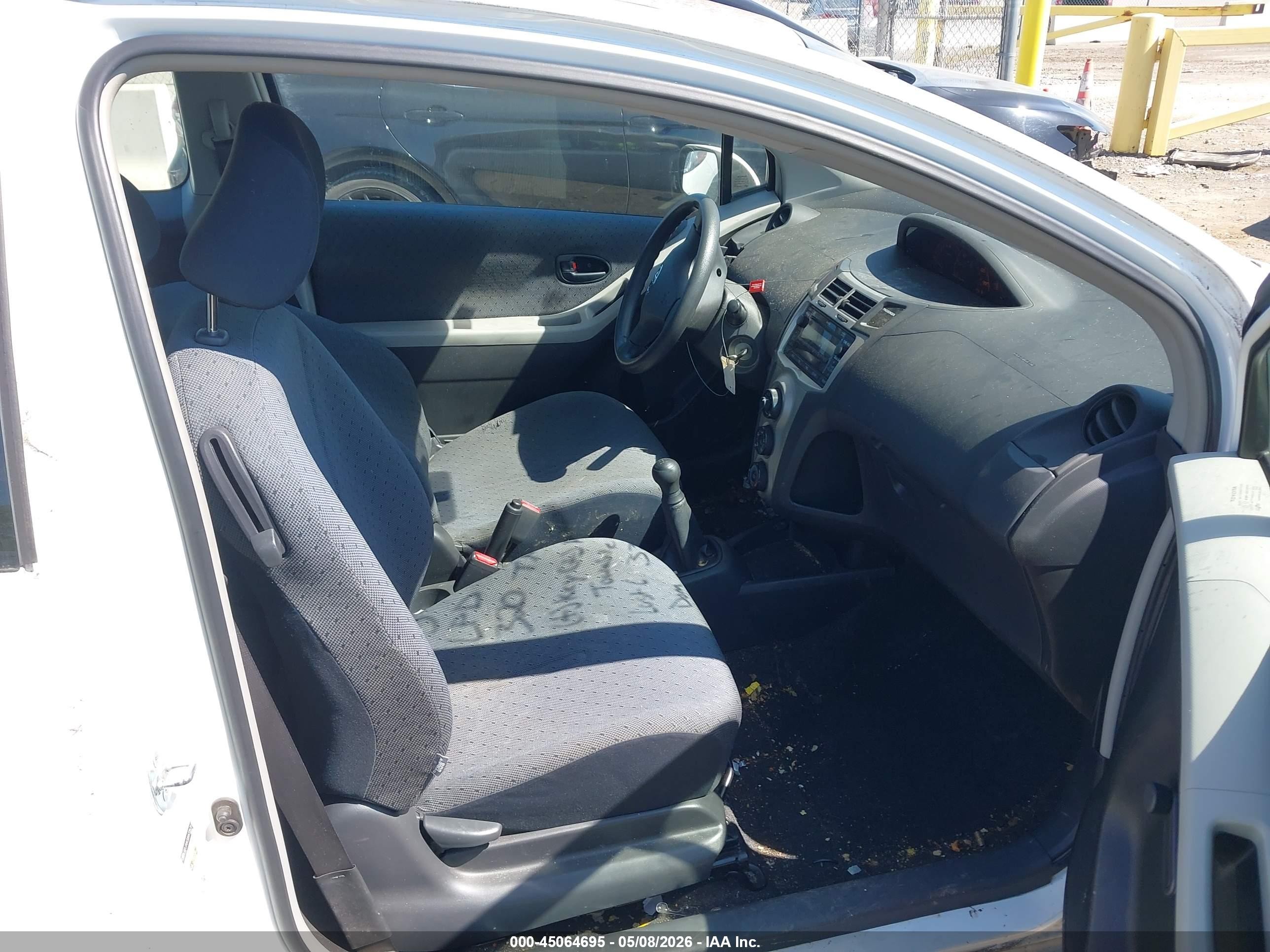 2011 Toyota Yaris   White vin: JTDJT4K32B5336717