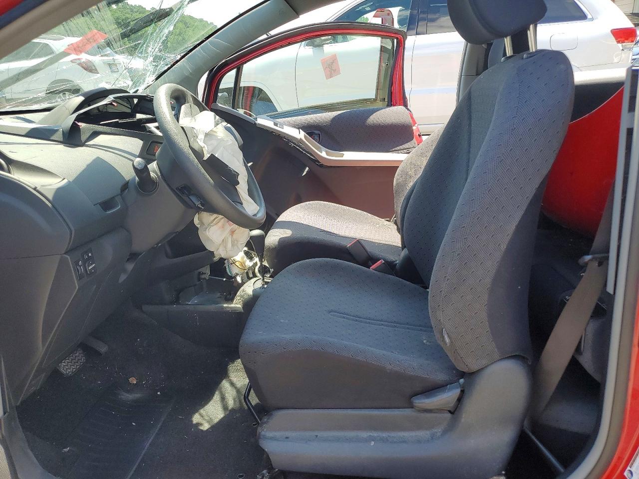 2010 Toyota Yaris Base Красный vin: JTDJT4K33A5283671