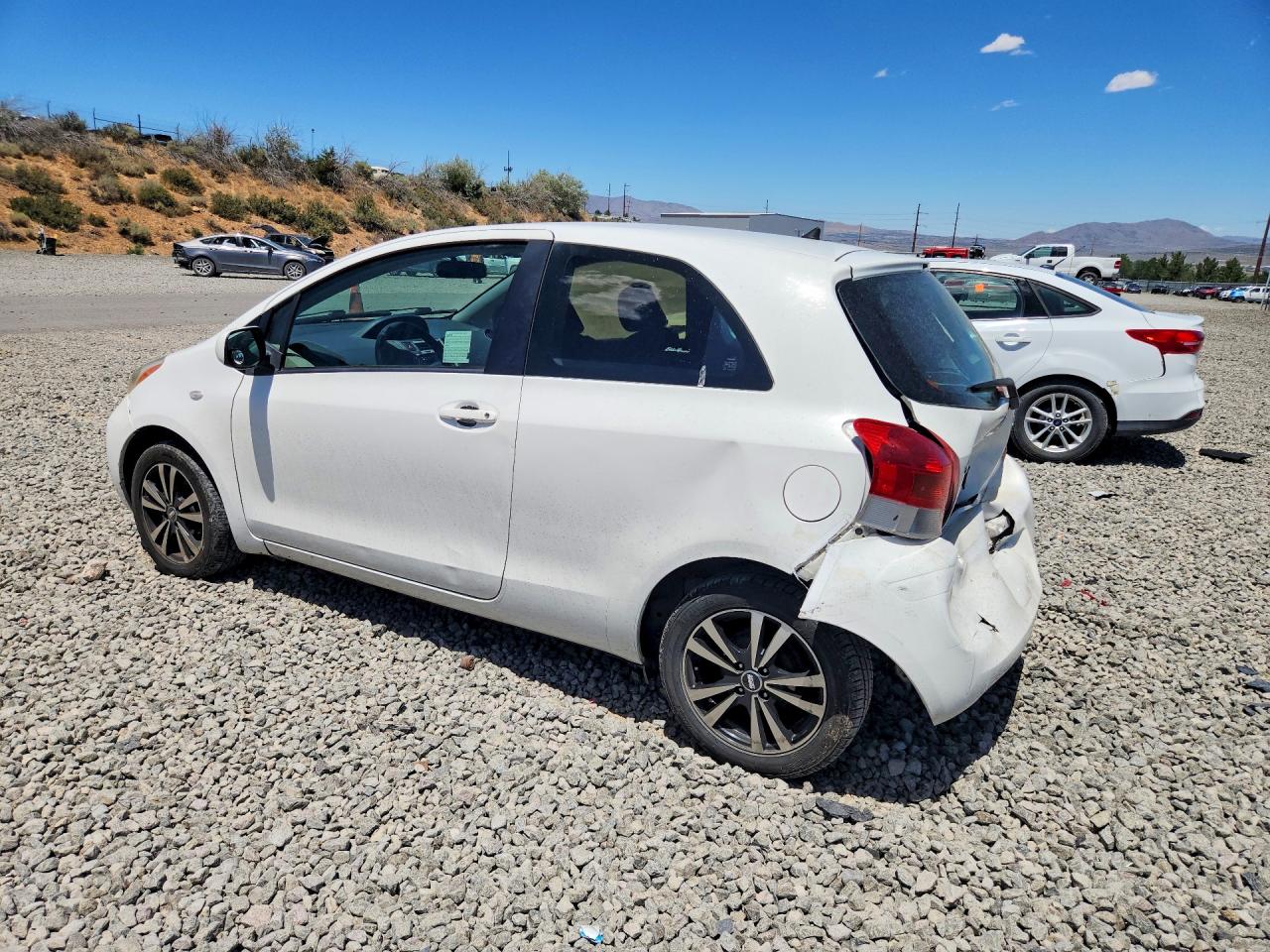 2010 Toyota Yaris Base Белый vin: JTDJT4K33A5319620