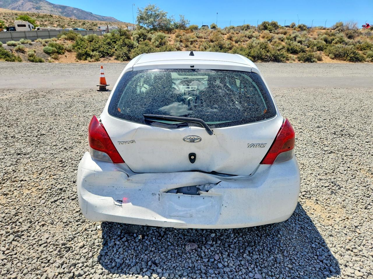 2010 Toyota Yaris Base Белый vin: JTDJT4K33A5319620