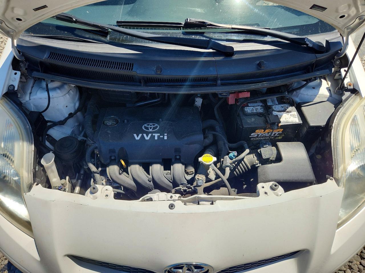 2010 Toyota Yaris Base Белый vin: JTDJT4K33A5319620