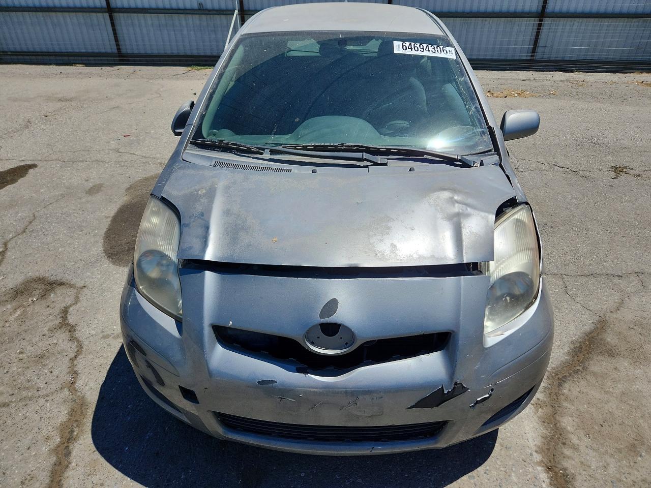 2010 Toyota Yaris Base Silver vin: JTDJT4K34A5319982