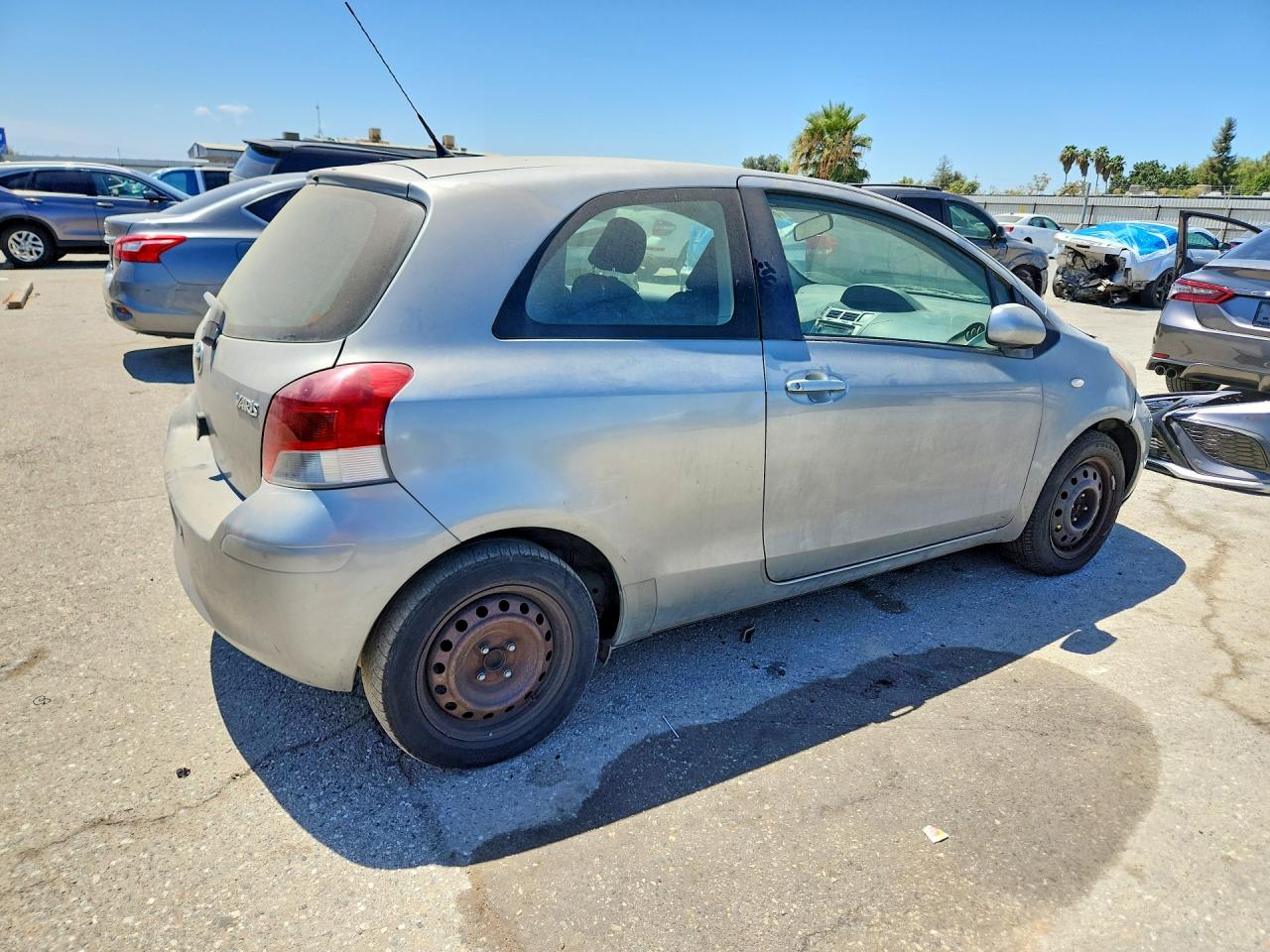 2010 Toyota Yaris Base Silver vin: JTDJT4K34A5319982
