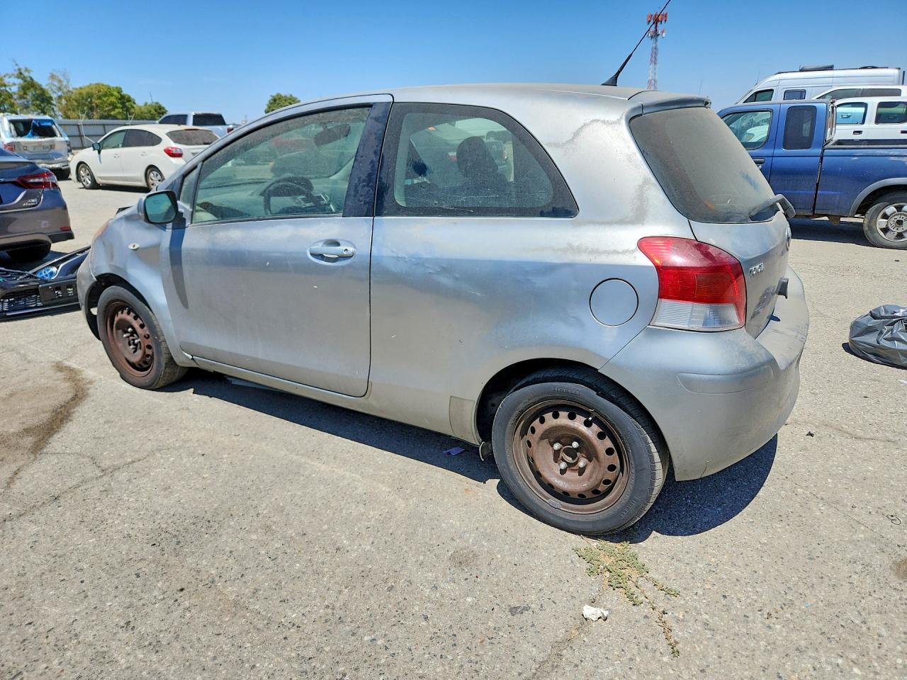 2010 Toyota Yaris Base Silver vin: JTDJT4K34A5319982
