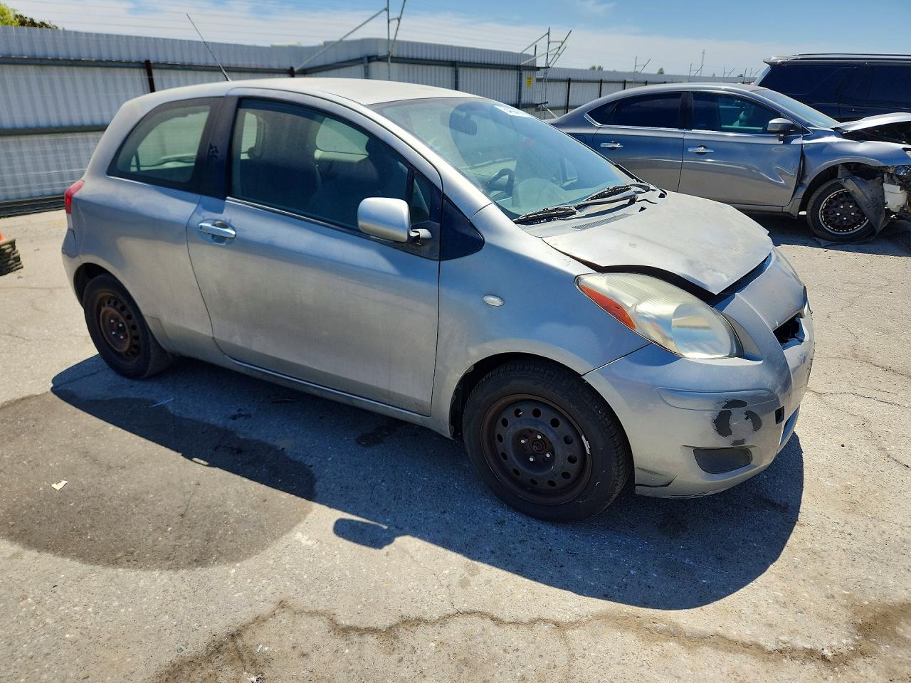 2010 Toyota Yaris Base Silver vin: JTDJT4K34A5319982