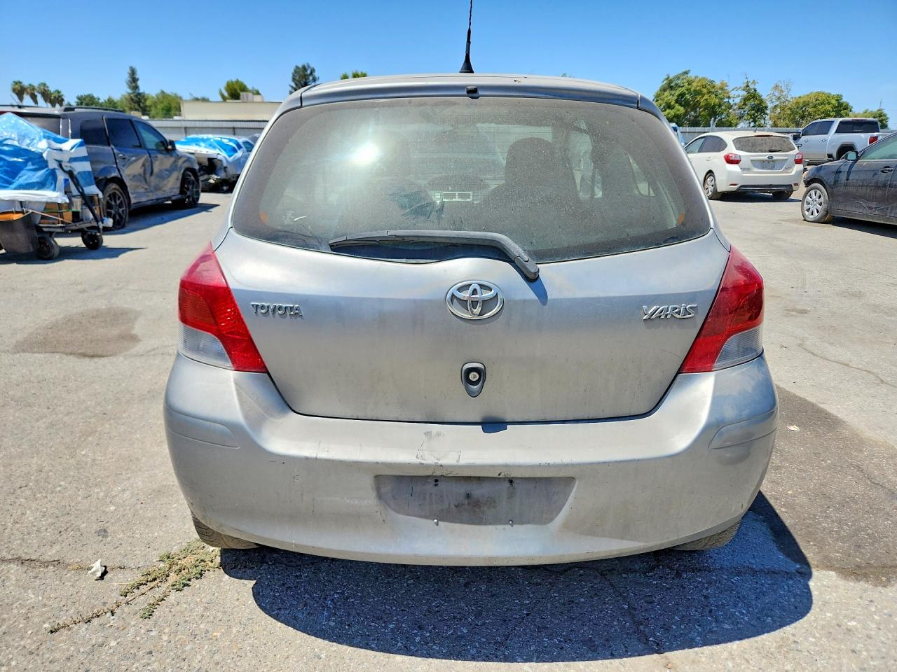 2010 Toyota Yaris Base Silver vin: JTDJT4K34A5319982