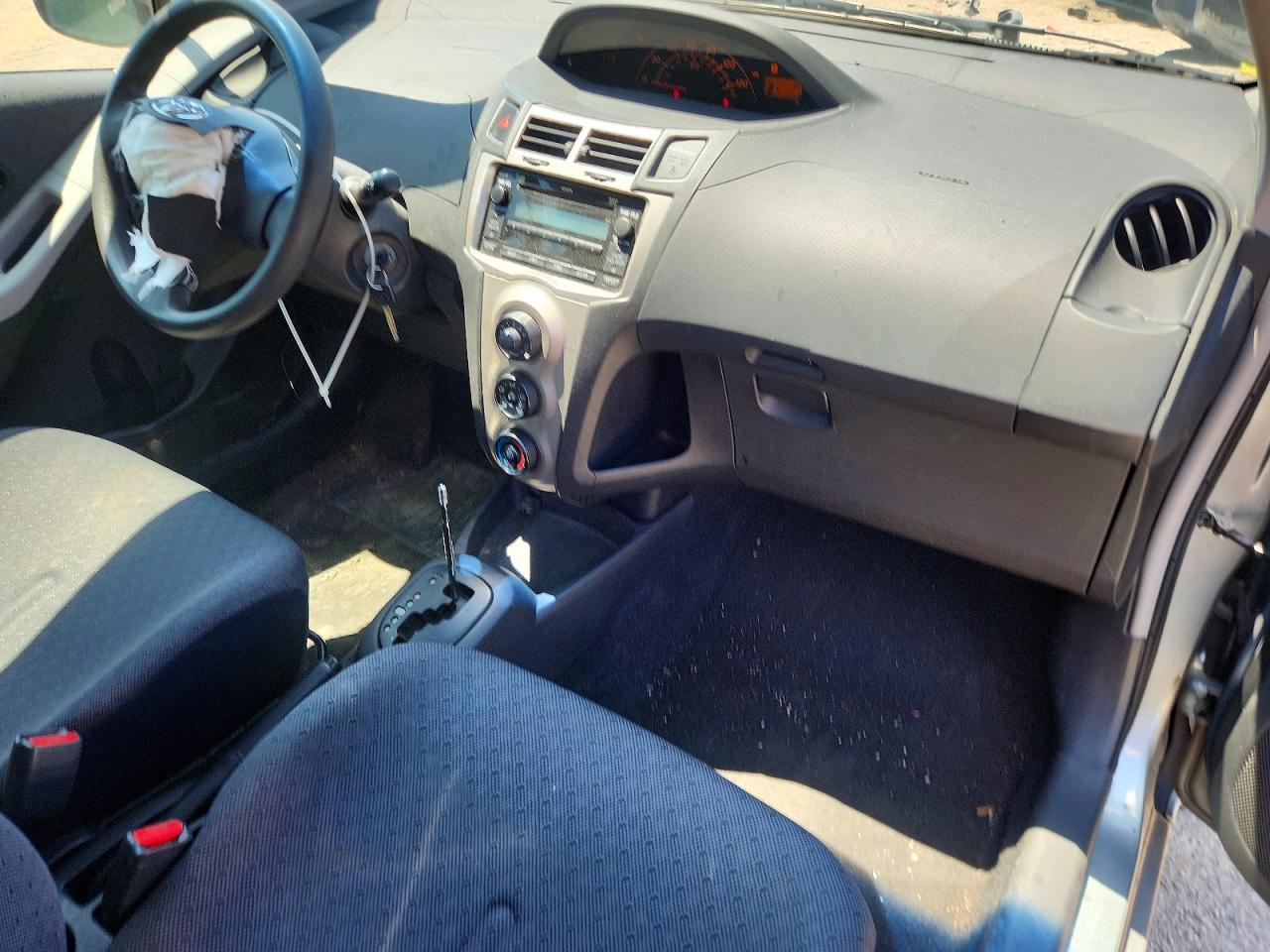 2011 Toyota Yaris Base Серый vin: JTDJT4K34B5333124