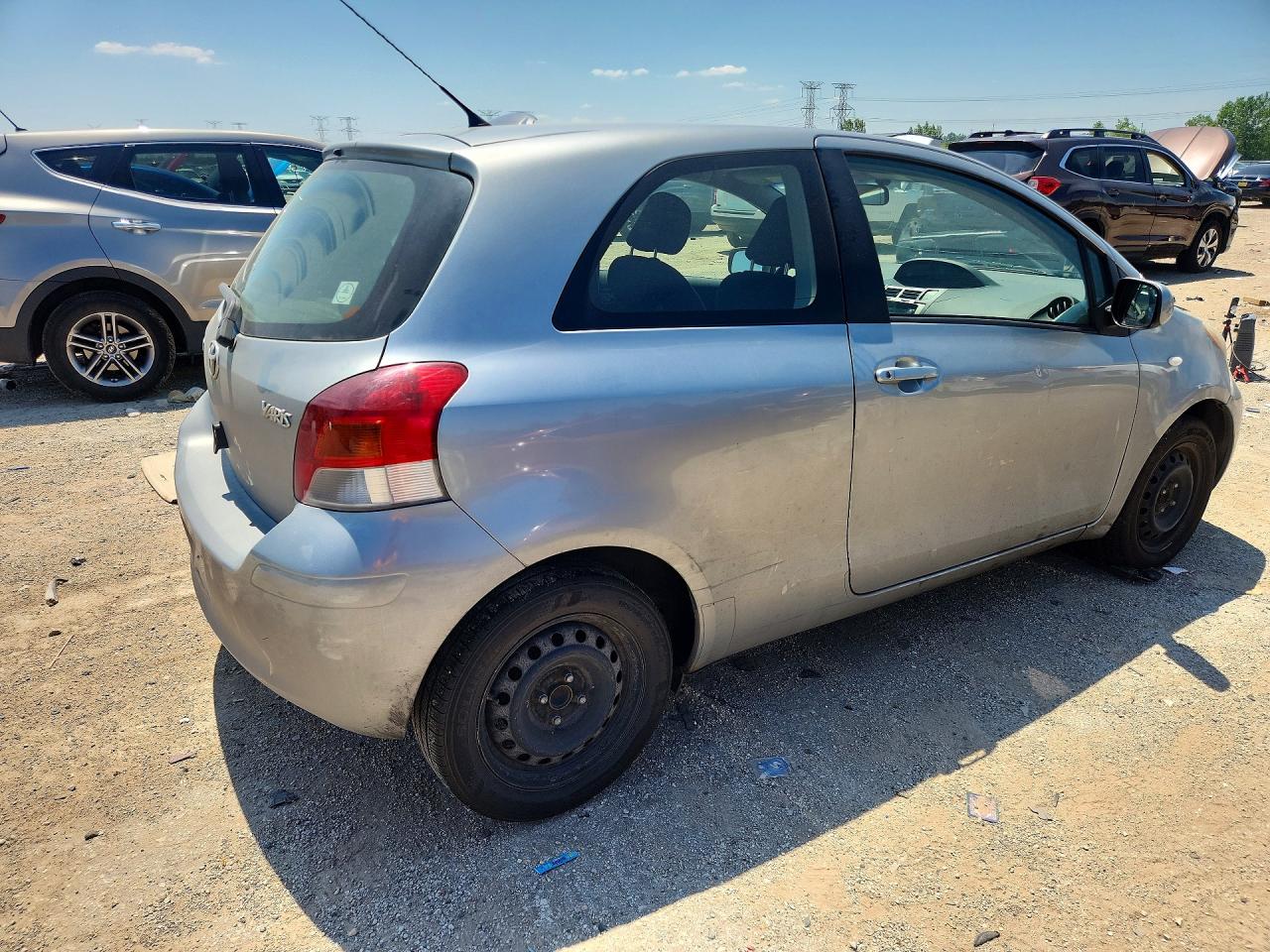 2011 Toyota Yaris Base Серый vin: JTDJT4K34B5333124