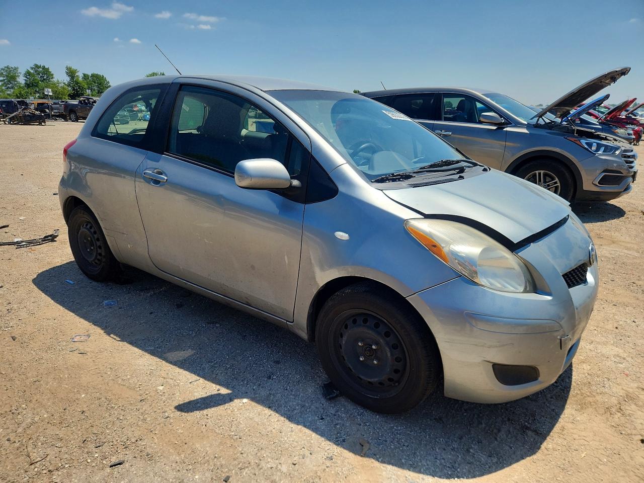 2011 Toyota Yaris Base Серый vin: JTDJT4K34B5333124