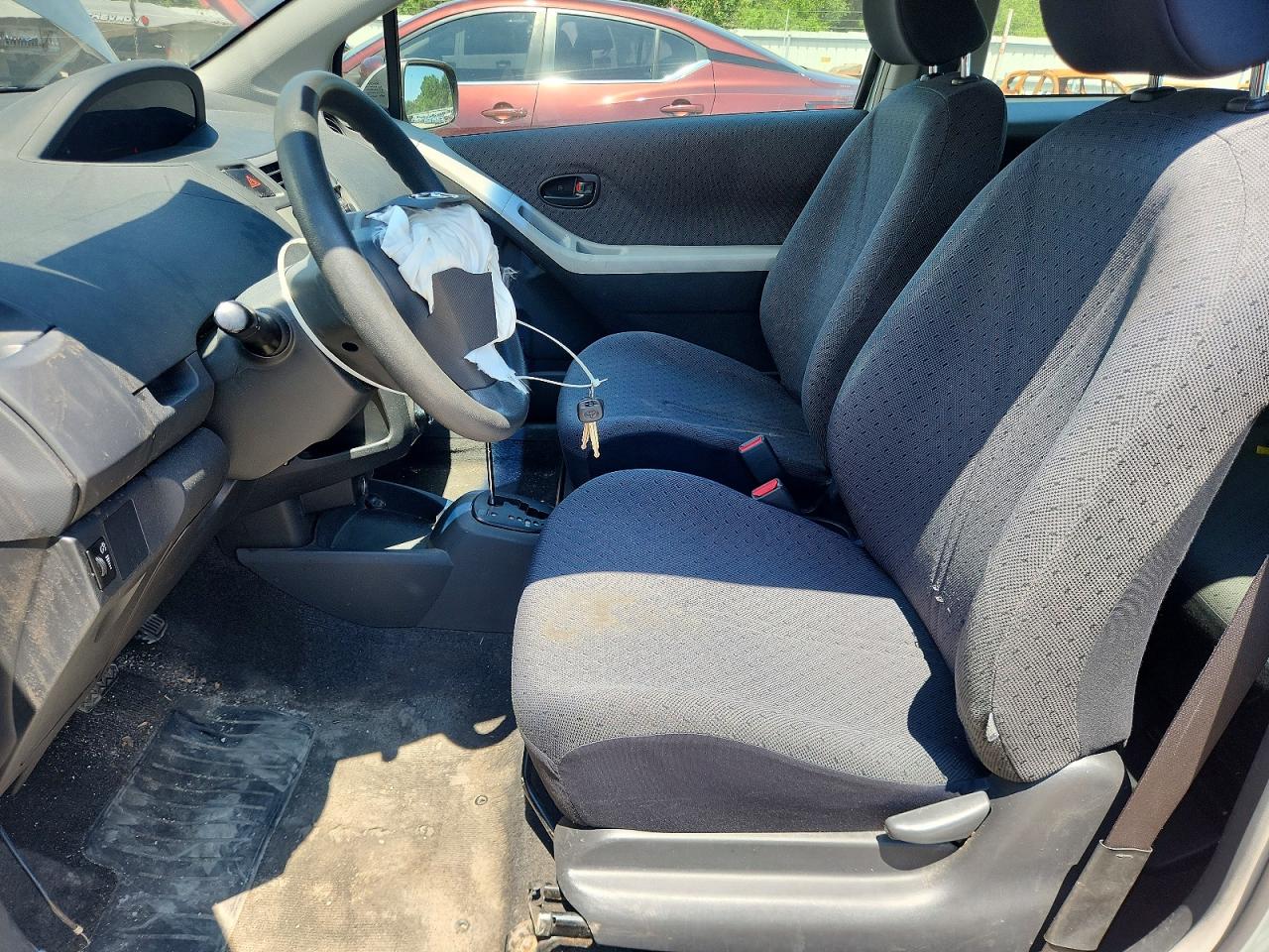 2011 Toyota Yaris Base Серый vin: JTDJT4K34B5333124