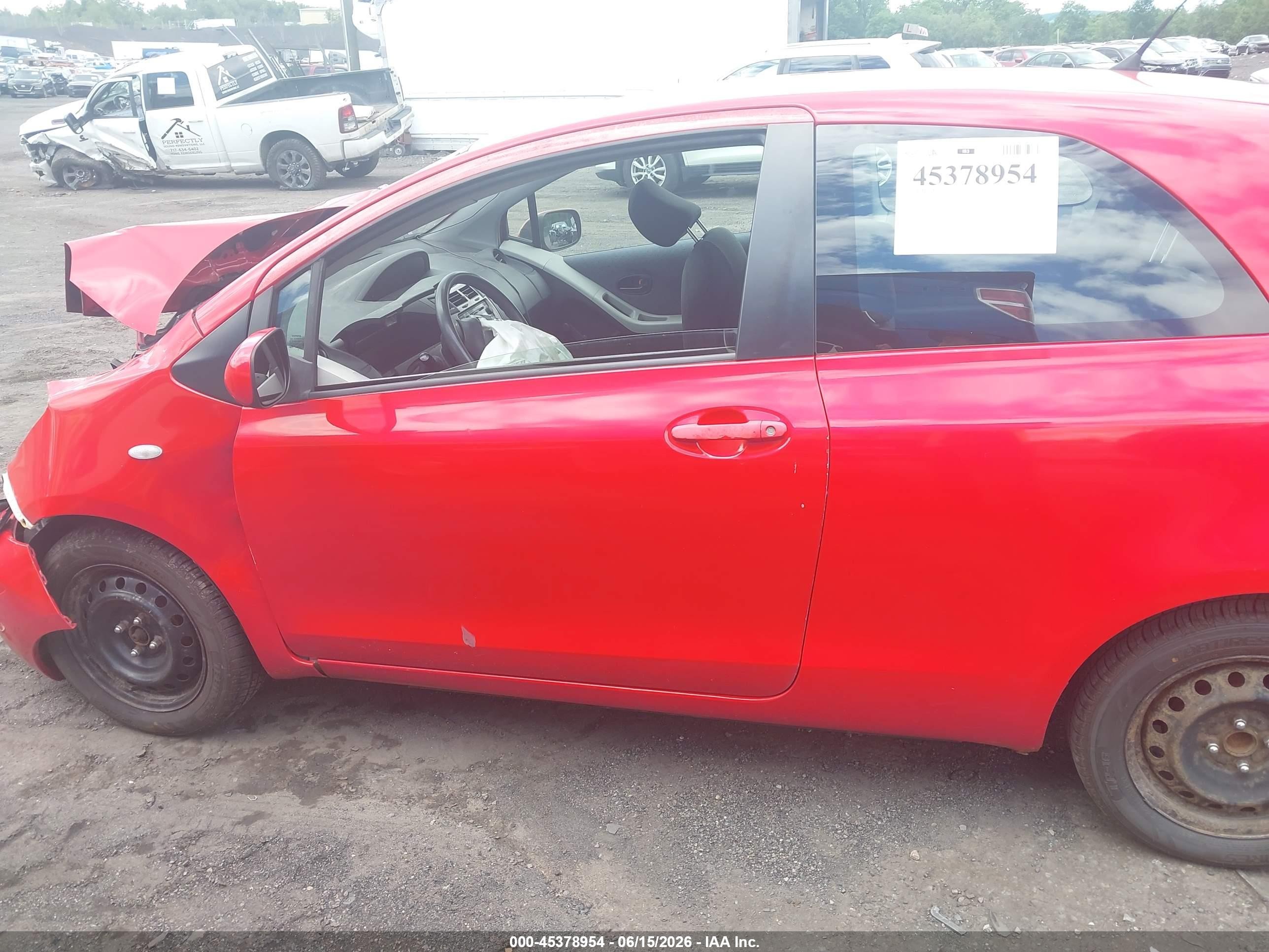 2010 Toyota Yaris   Red vin: JTDJT4K35A5299287