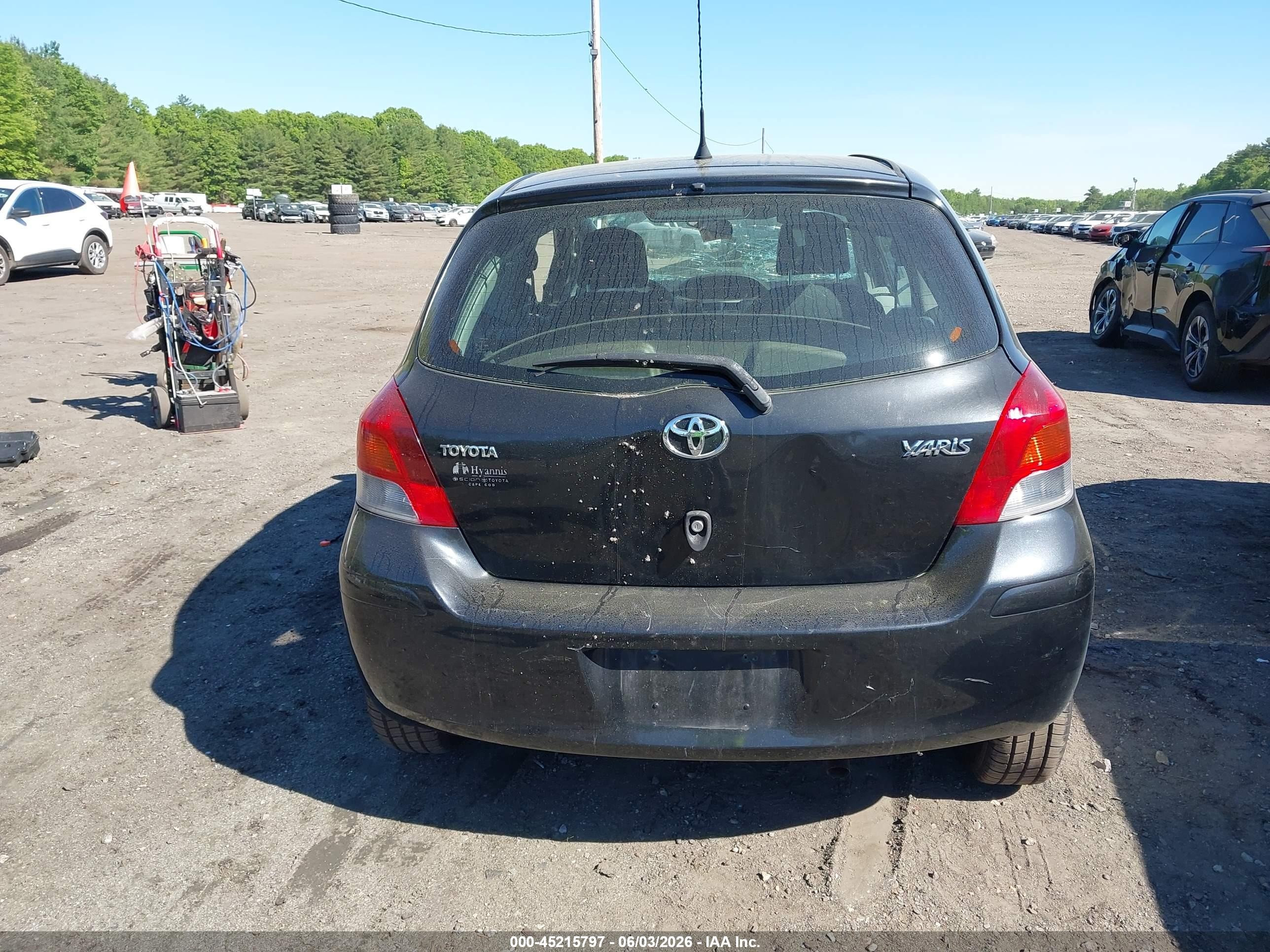 2011 Toyota Yaris   Black vin: JTDJT4K35B5332502