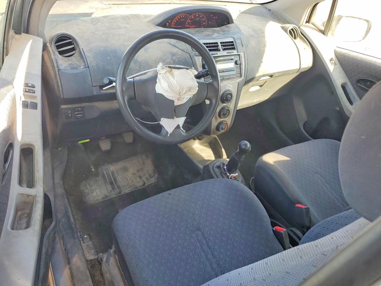 2010 Toyota Yaris Base Silver vin: JTDJT4K36A5296379