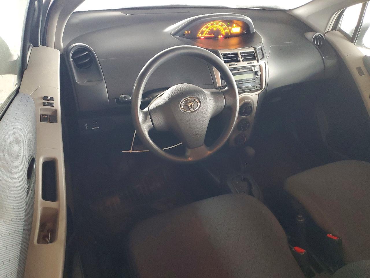 2011 Toyota Yaris Base Silver vin: JTDJT4K36B5337014