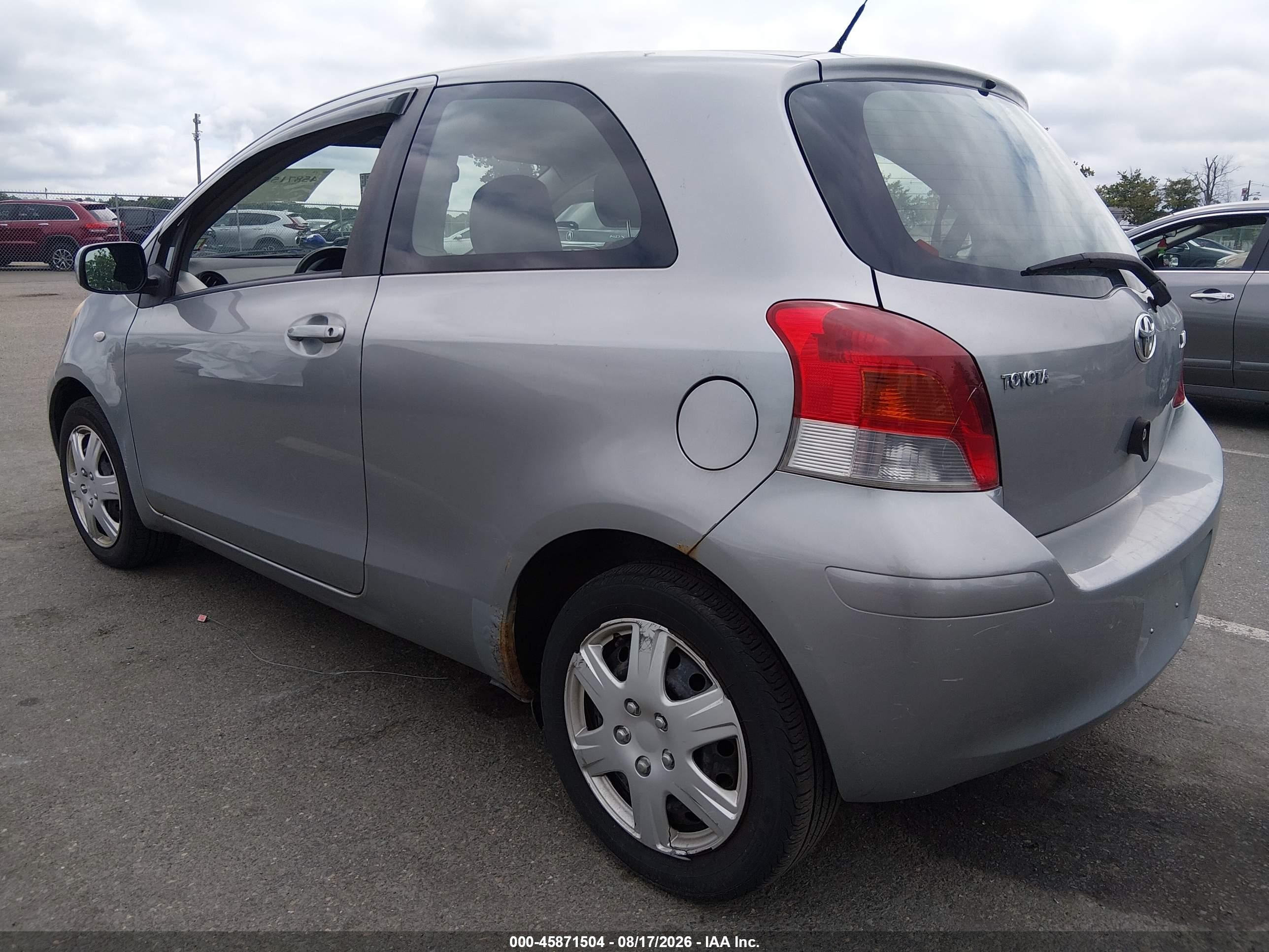 2010 Toyota Yaris   Серебряный vin: JTDJT4K37A5280711