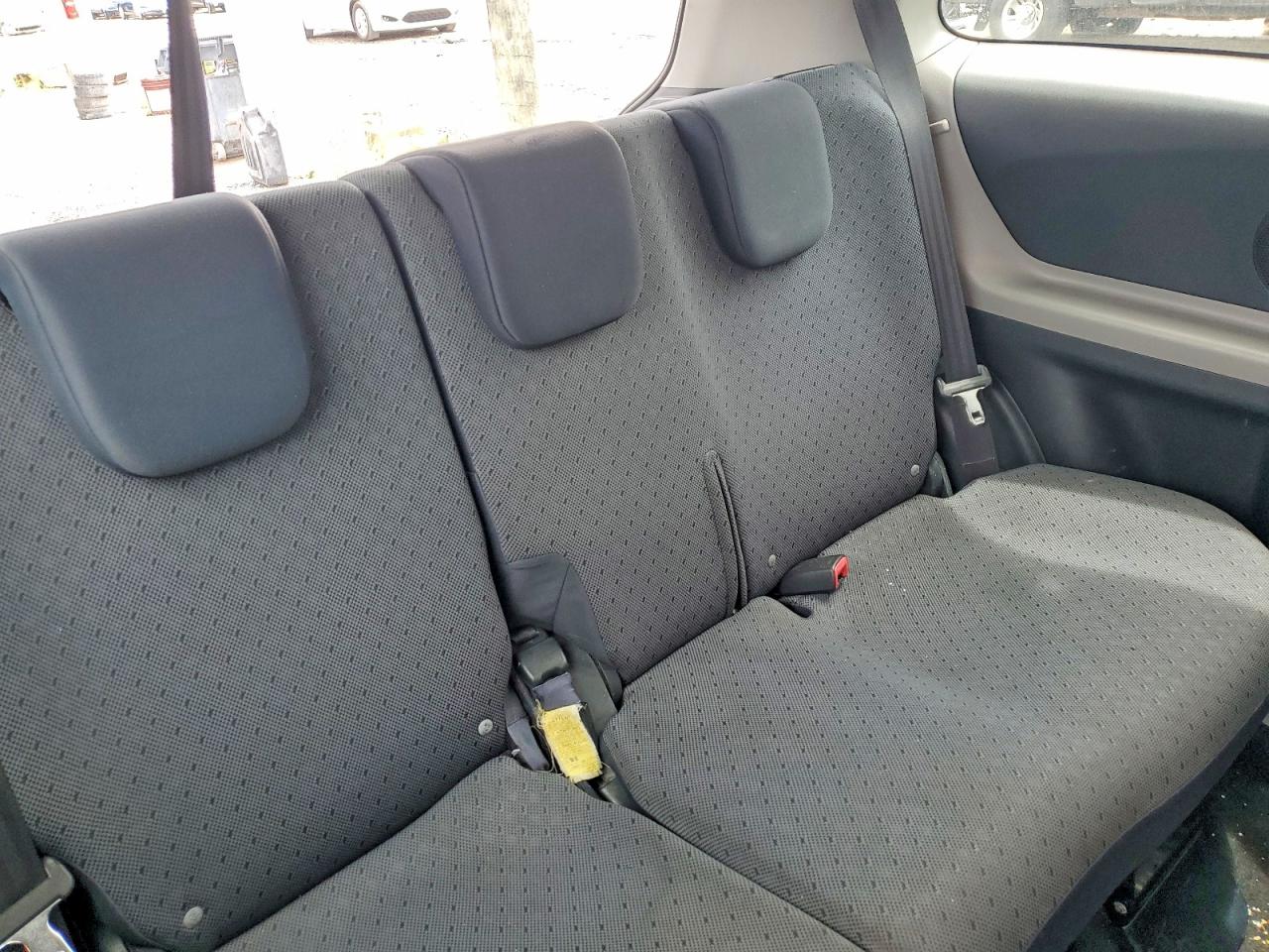2011 Toyota Yaris Base Белый vin: JTDJT4K37B5334994